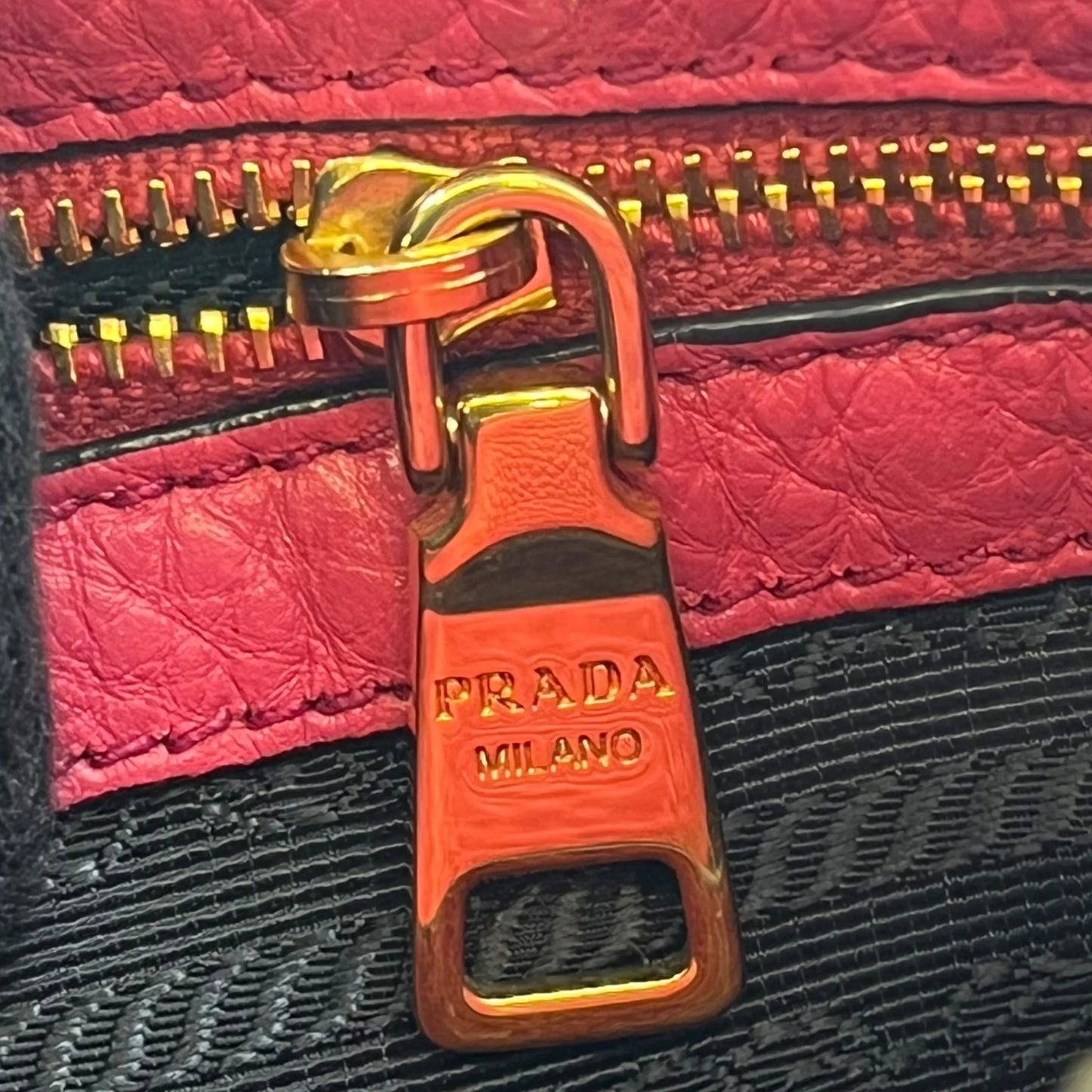 PRADA Vitello Daino Leather Shoulder Bag - Pink