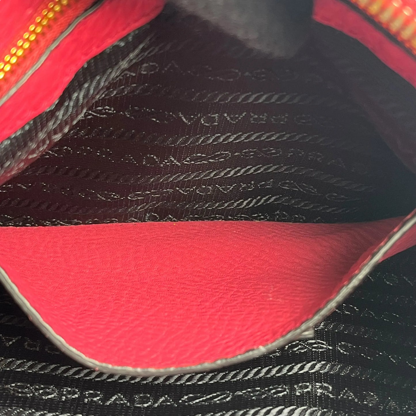 PRADA Vitello Daino Leather Shoulder Bag - Pink