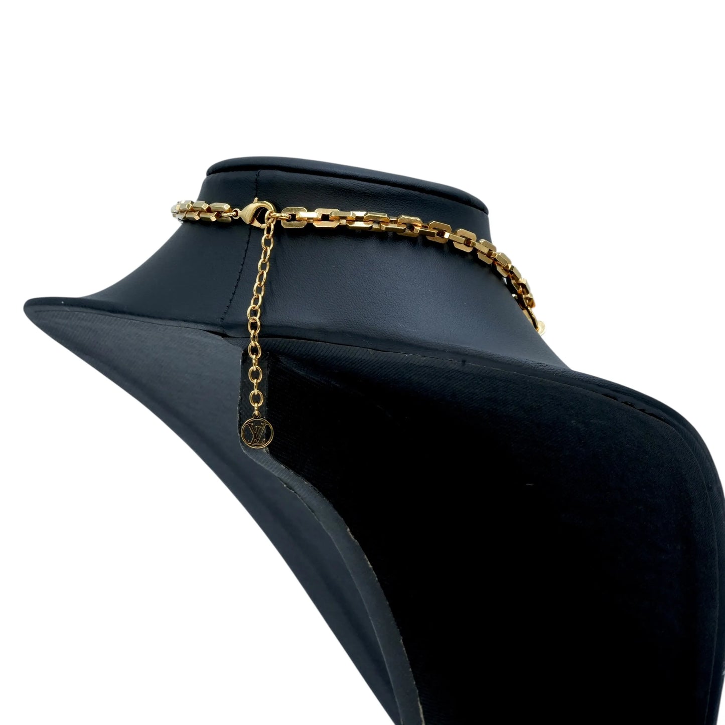 Louis Vuitton Essential V Necklace GP
