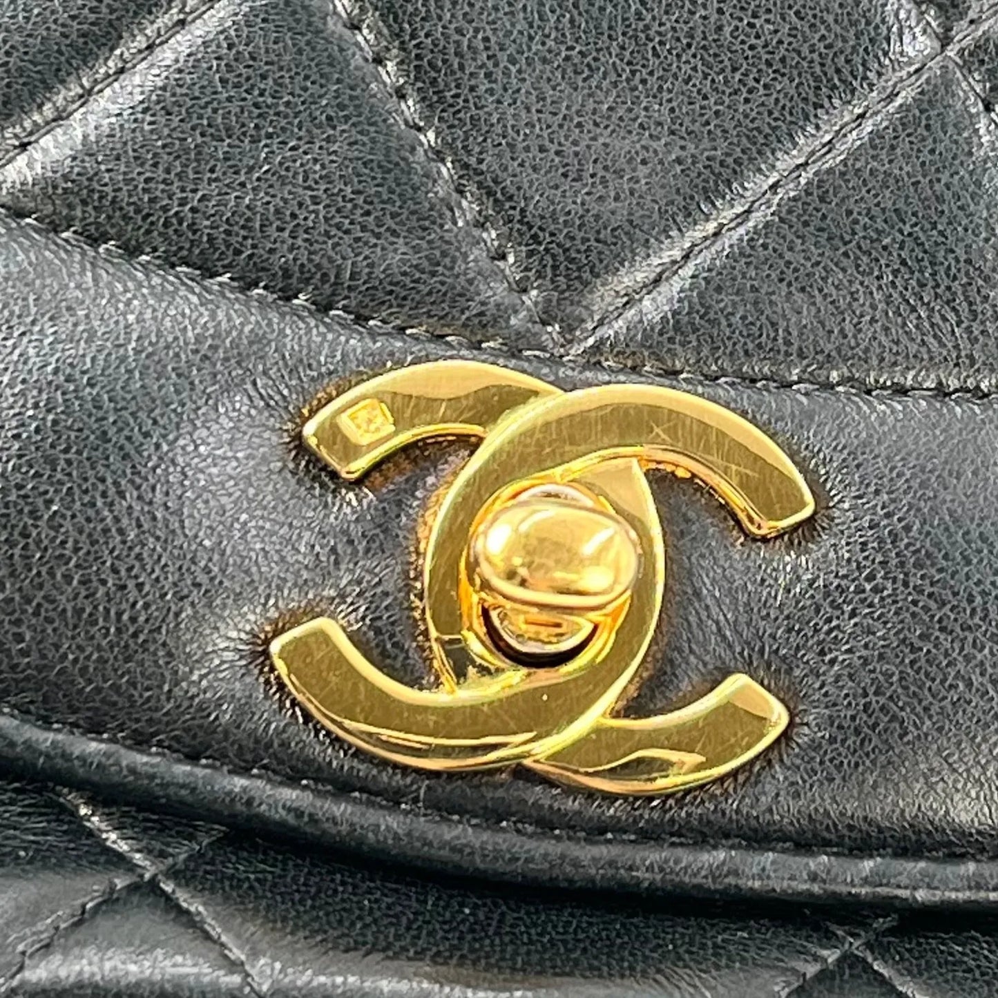 CHANEL Diana Flap 22 Chain Shoulder Bag - Black