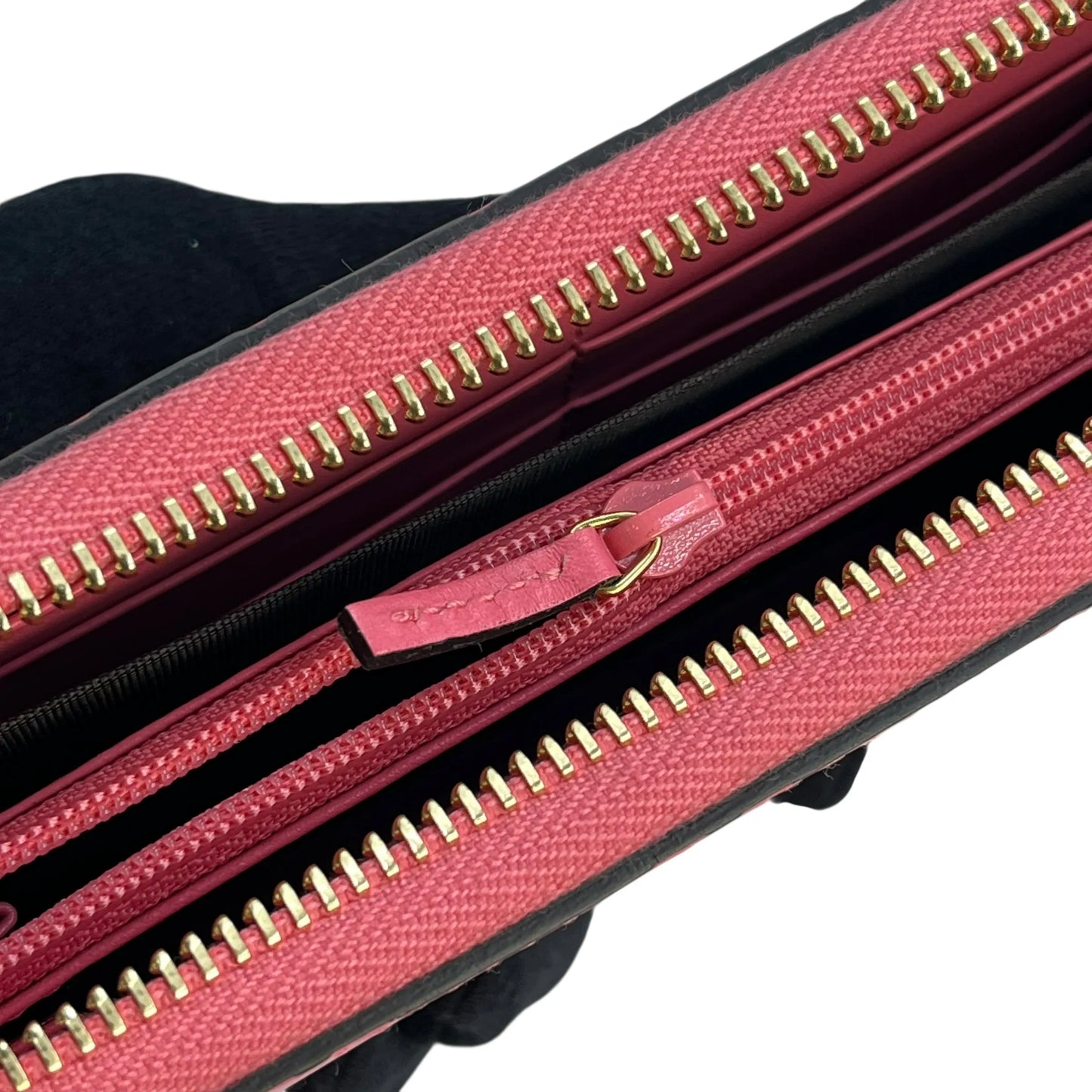 GUCCI GG Marmont Metelasse Zipped Around Long Wallet - Pink