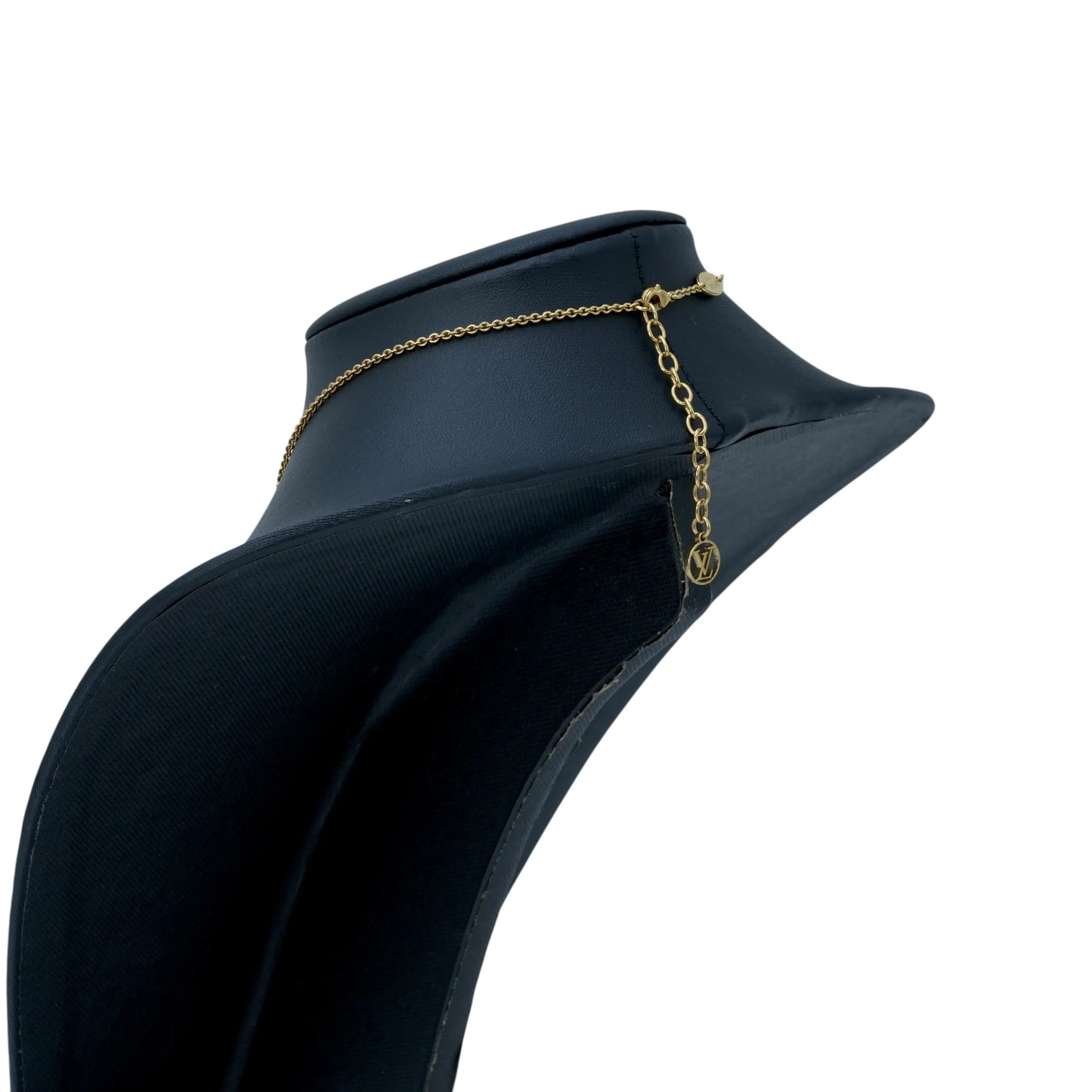 Louis Vuitton Essential V Necklace - Gold - 34071