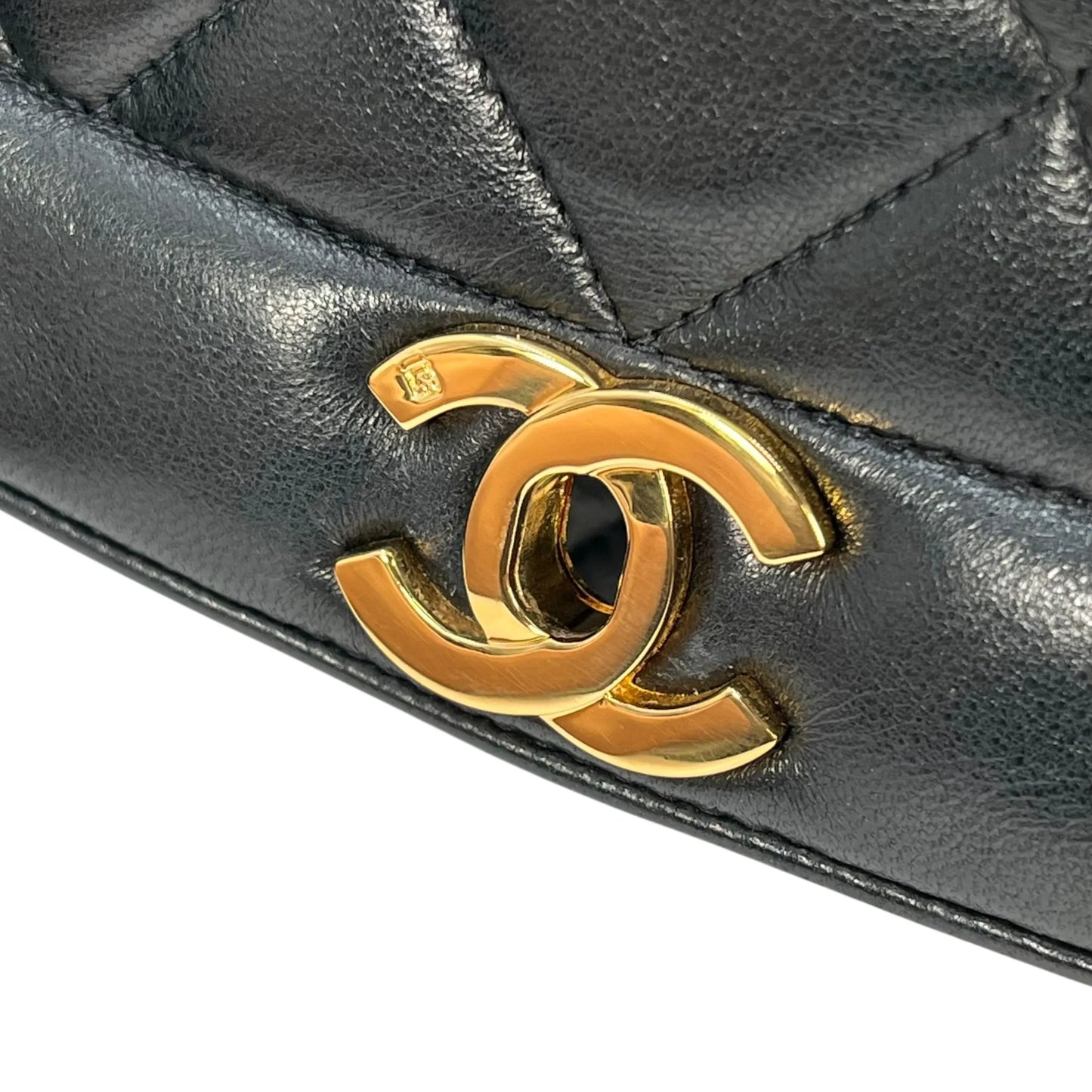 CHANEL Diana 25 Lambskin Shoulder Bag - Black