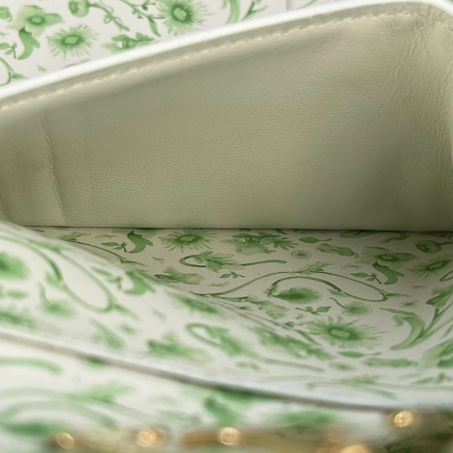 Louis Vuitton Capucines Portefeuille Compact Wallet - Mint Green
