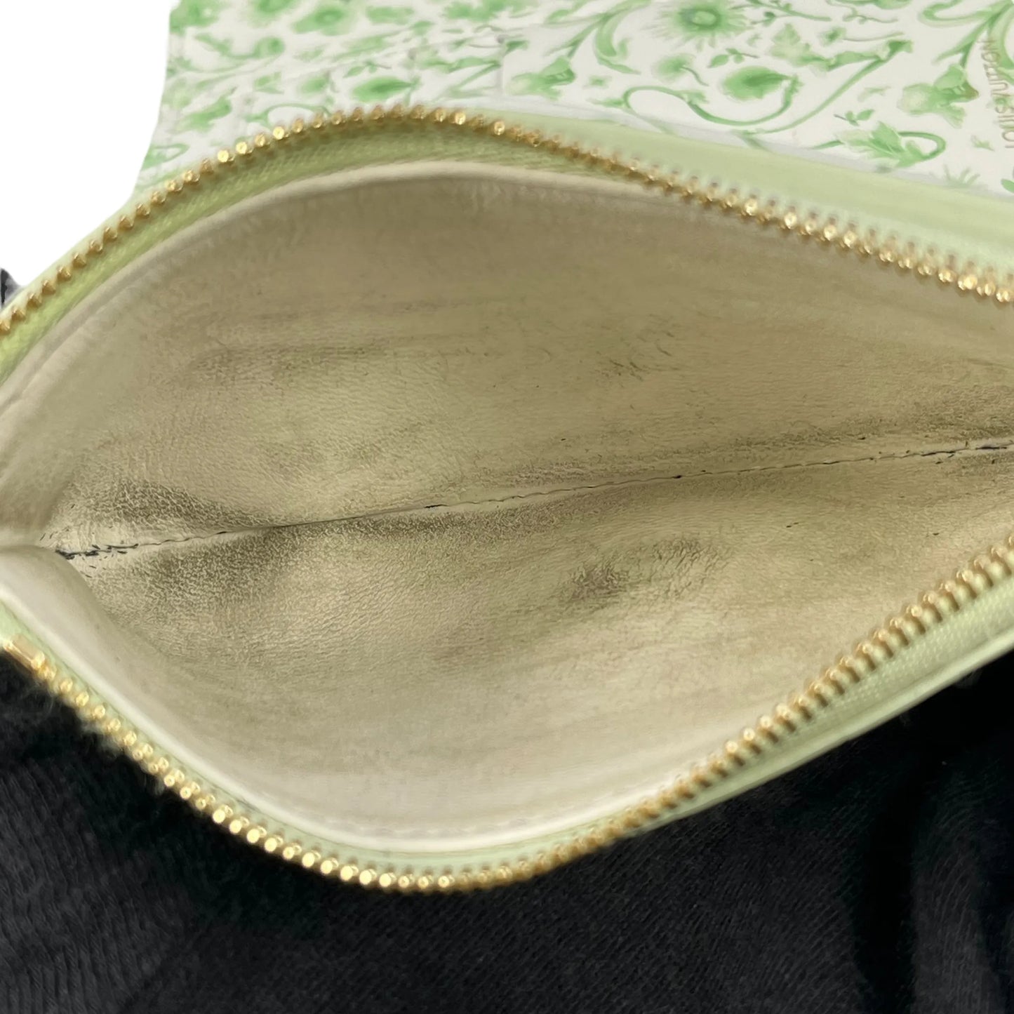 Louis Vuitton Capucines Portefeuille Compact Wallet - Mint Green