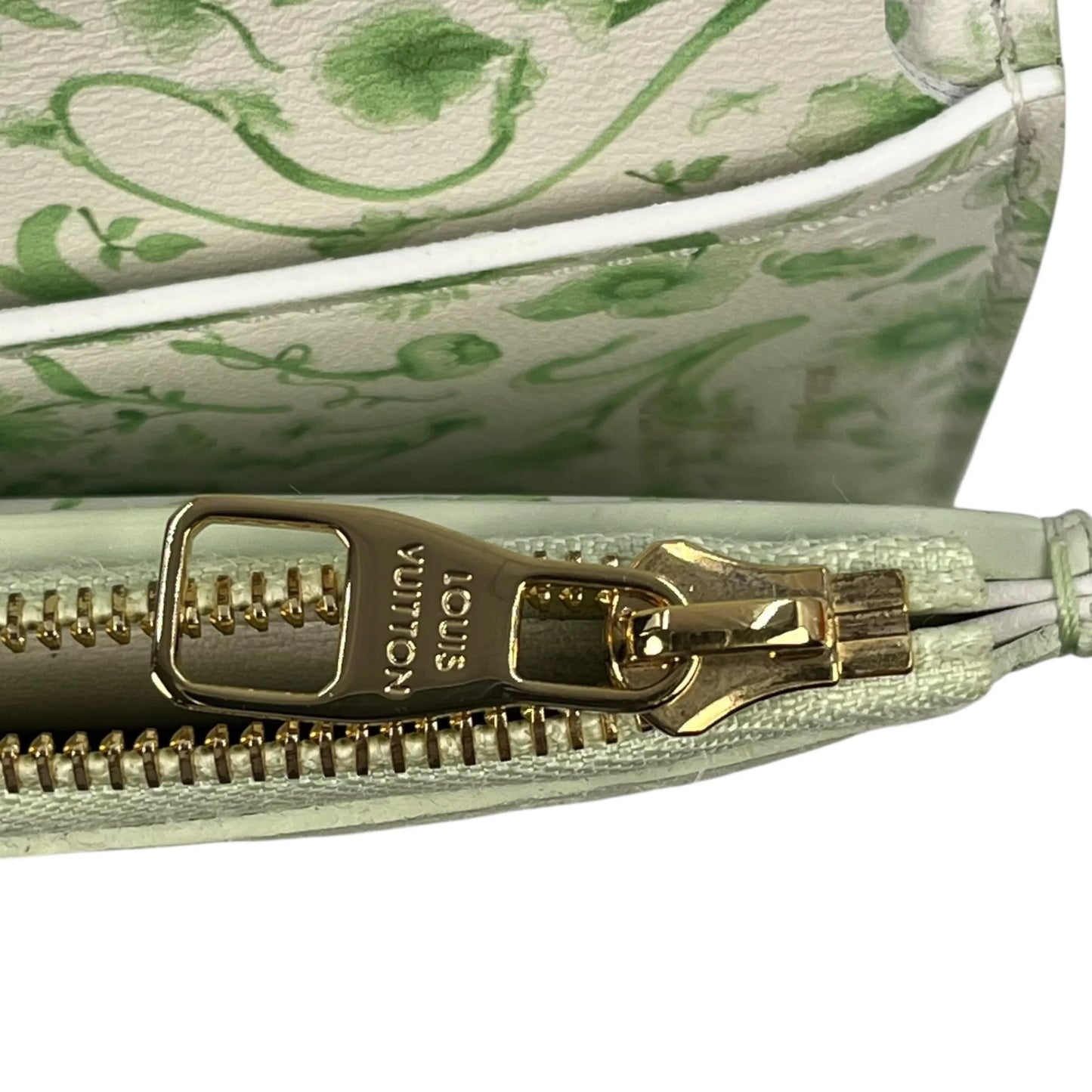 Louis Vuitton Capucines Portefeuille Compact Wallet - Mint Green