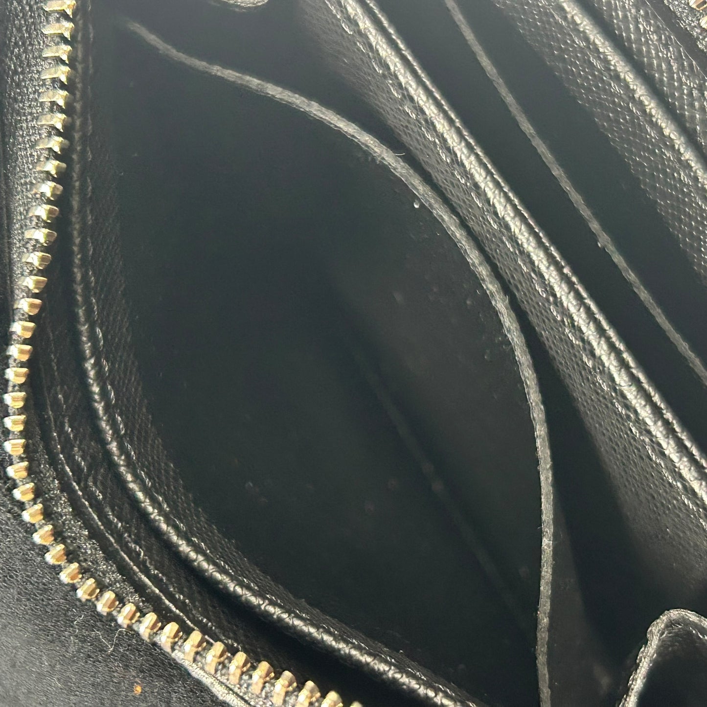 Louis Vuitton zippy Coin Puese
