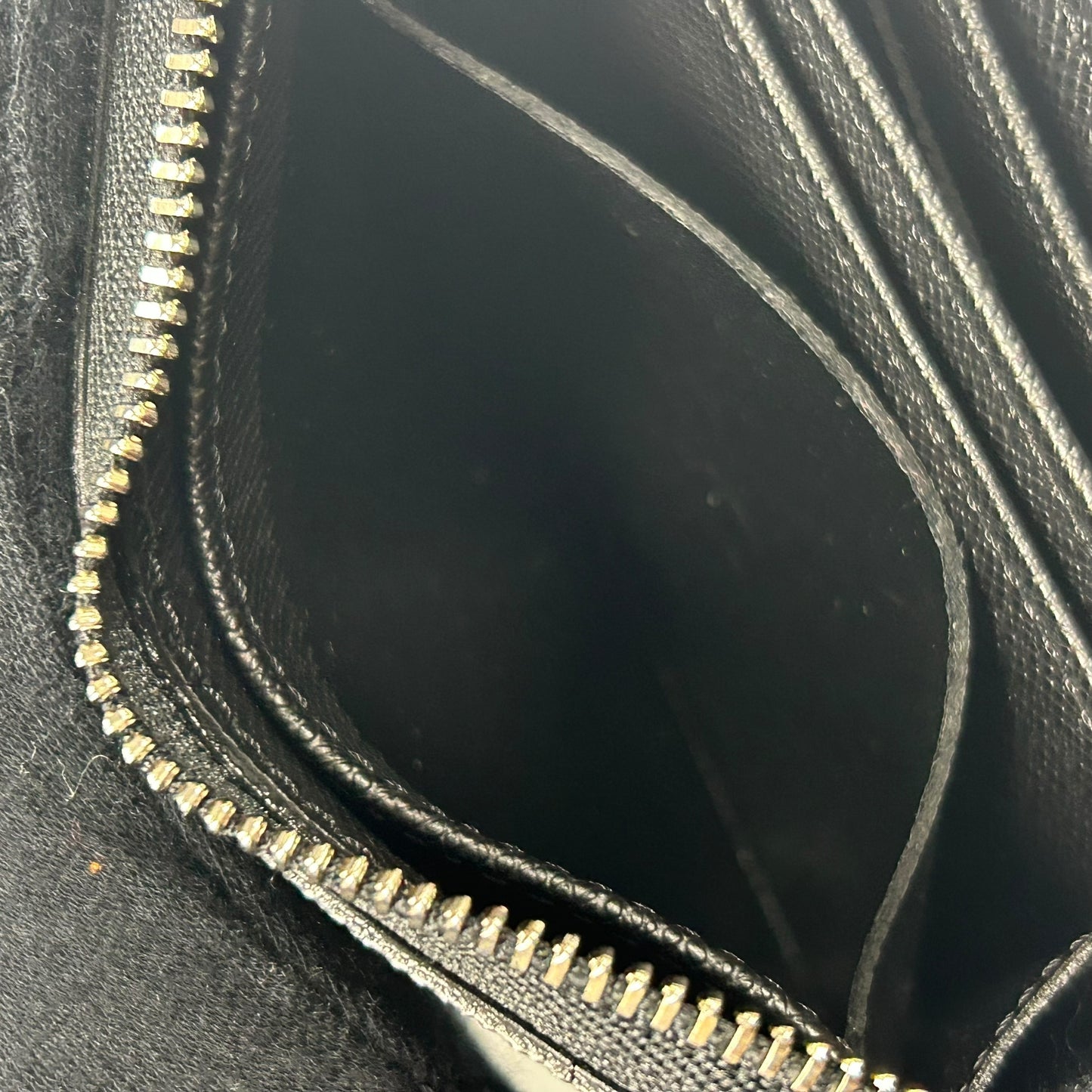 Louis Vuitton zippy Coin Puese