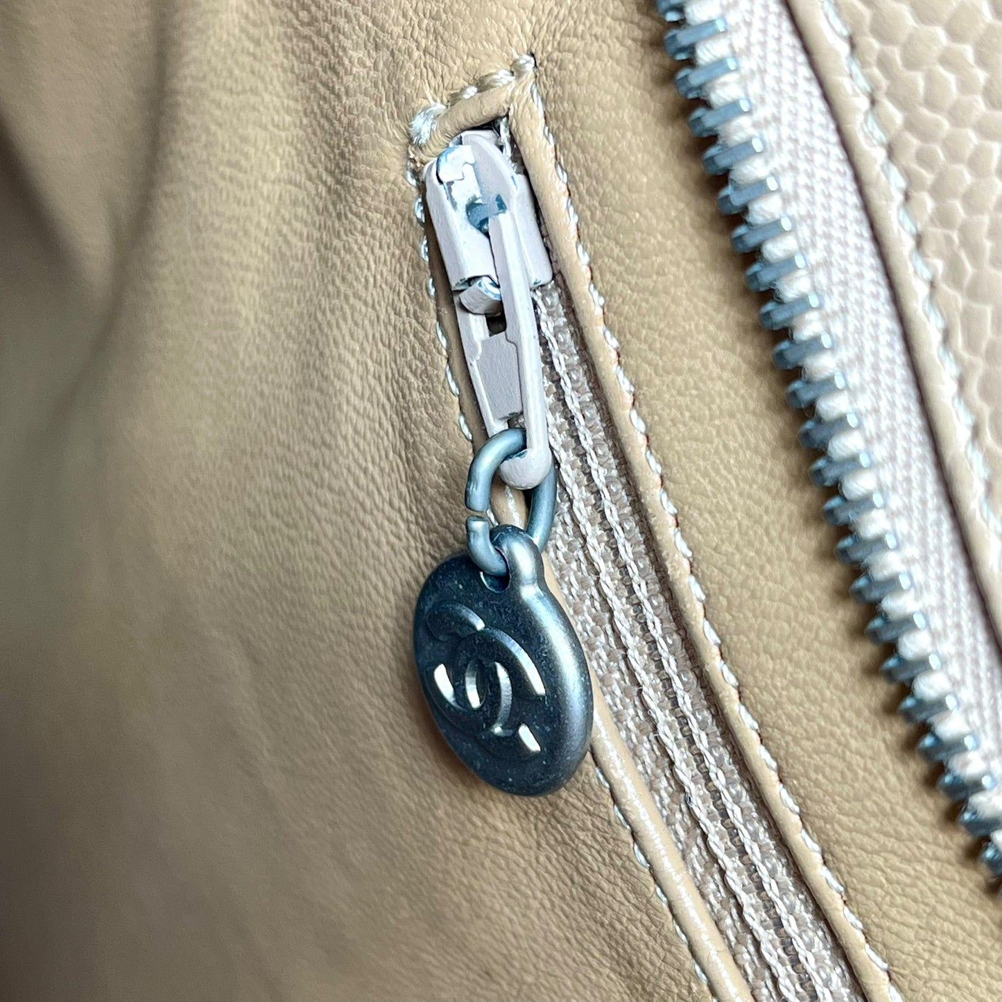 CHANEL Reprinted tote SVmetal fittings