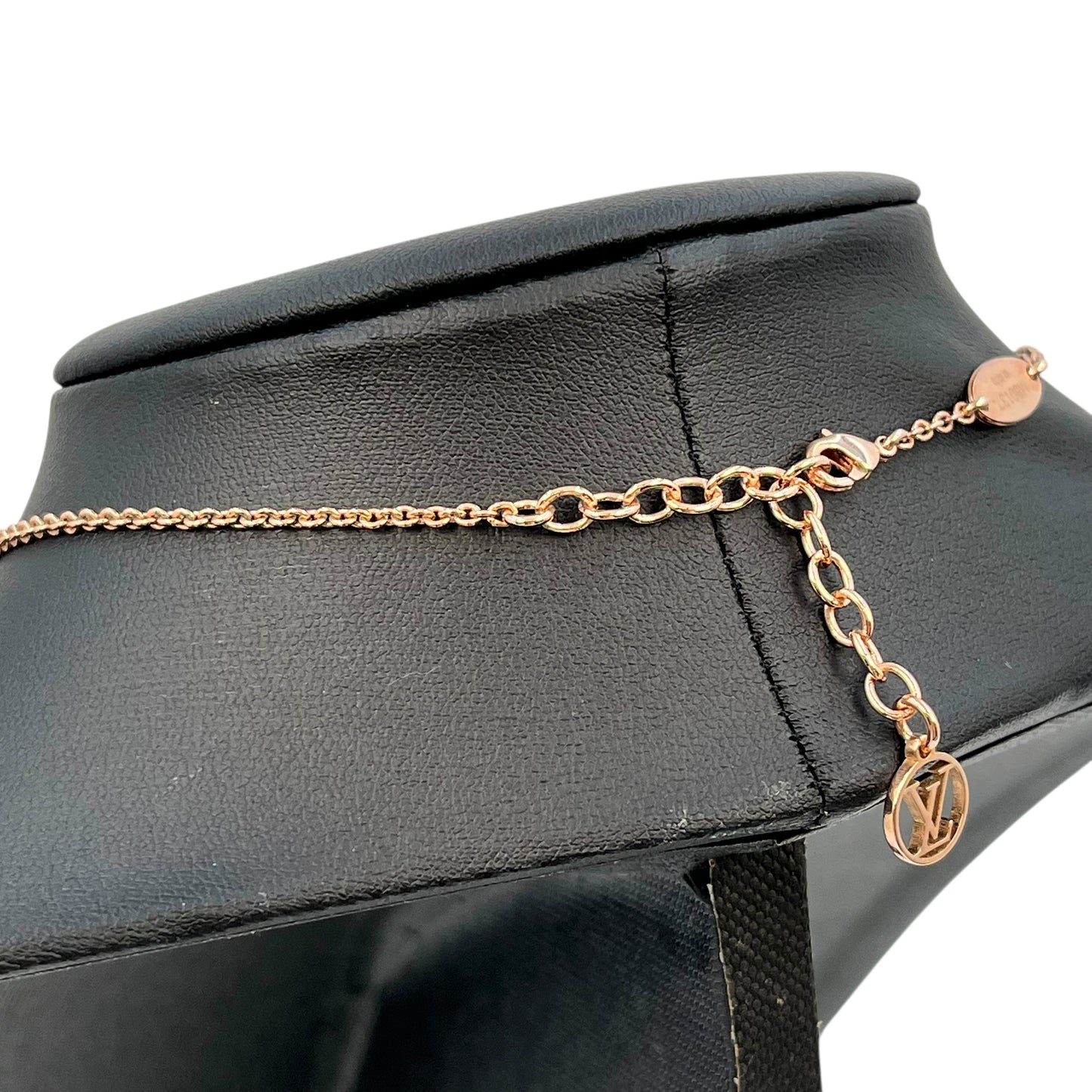 Louis Vuitton Essential V Necklace Rose Gold