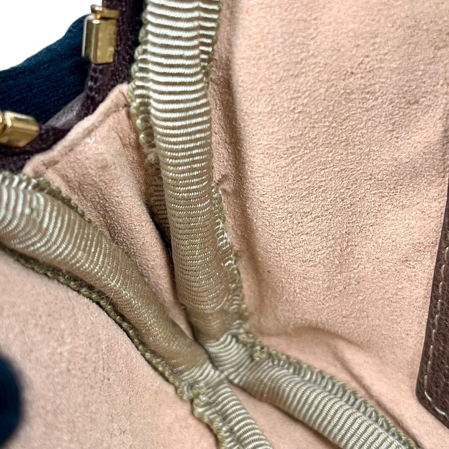 GUCCI GG Supreme Body Bag - Brown