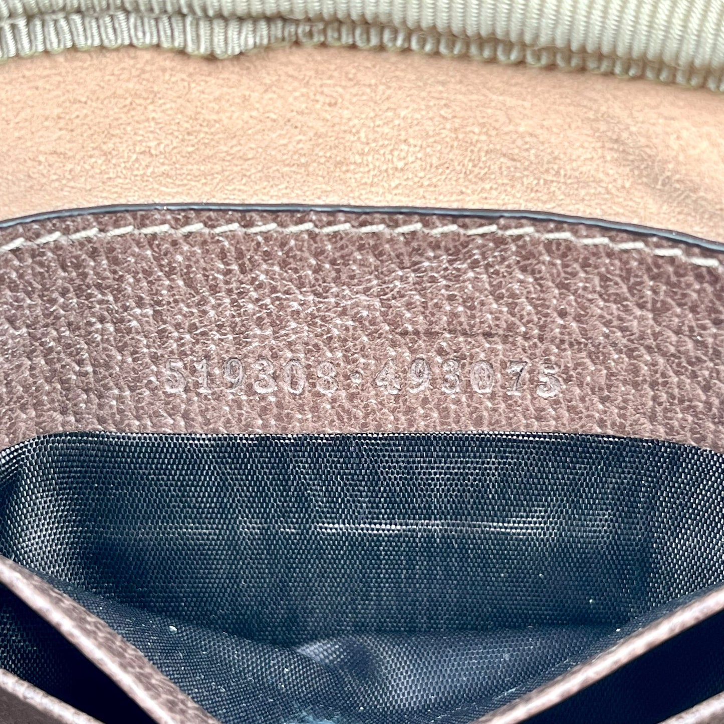GUCCI GG Supreme Body Bag - Brown
