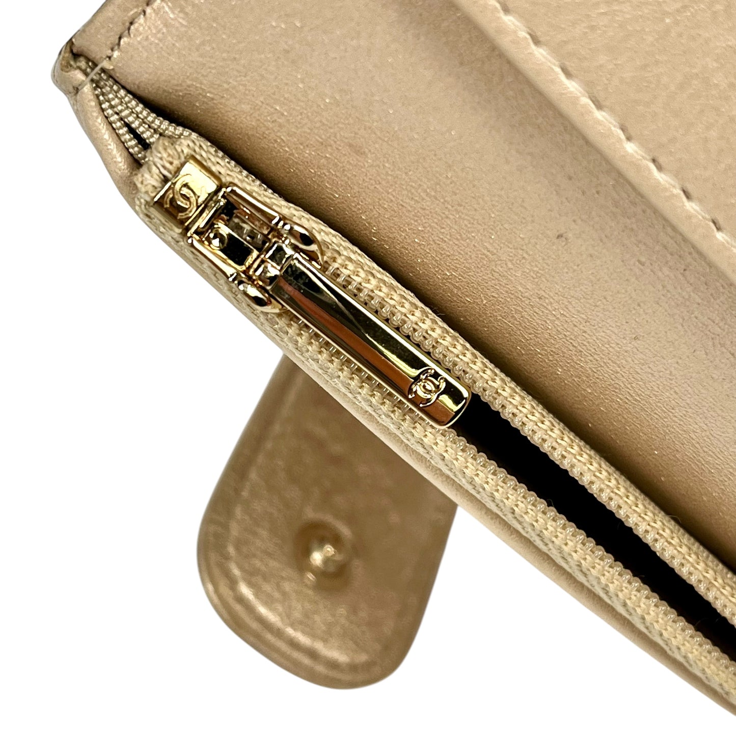 CHANEL Matelasse Caviar Skin Metallic Bi-fold wallet