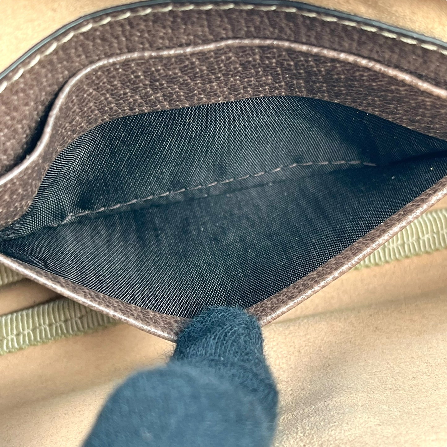 GUCCI GG Supreme Body Bag - Brown