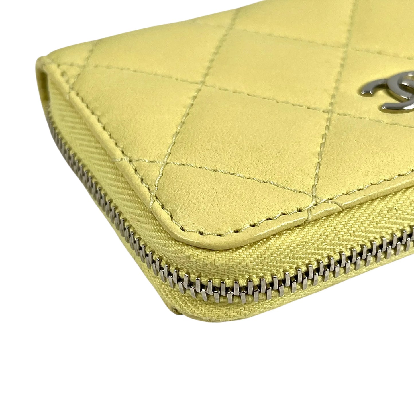 CHANEL Materasse Lambskin Coin Case - Yellow