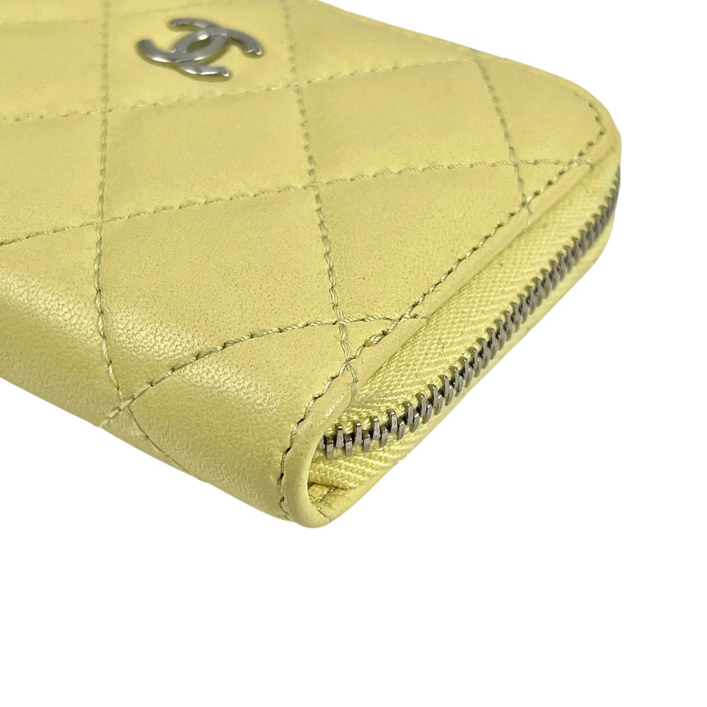 CHANEL Materasse Lambskin Coin Case - Yellow