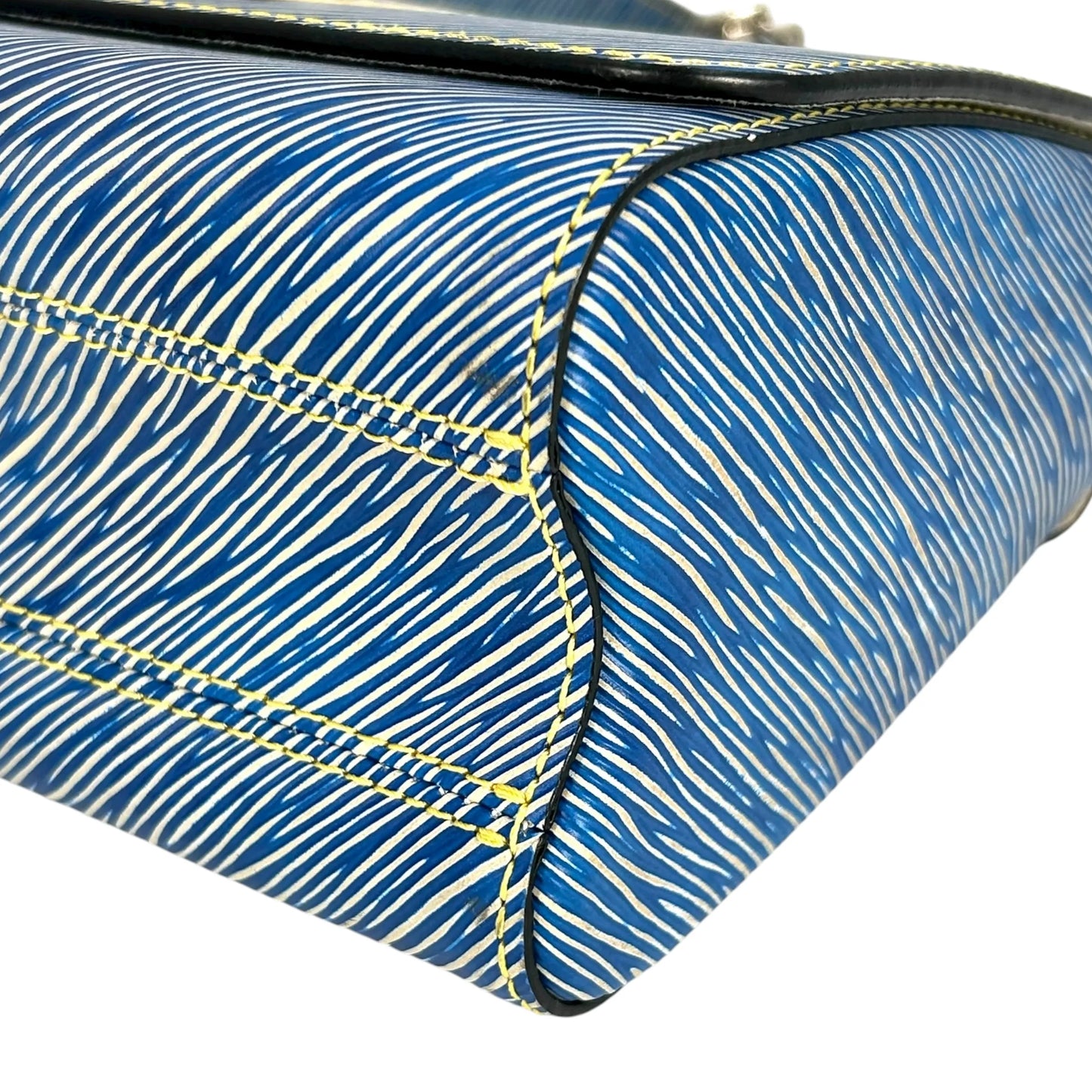 Louis Vuitton Twist MM Epi Leater Light Denim Shoulder Bag - Blue
