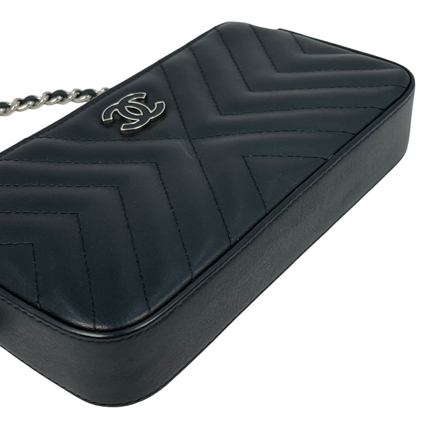 CHANEL Chevron Lambskin Chain Wallet - Black