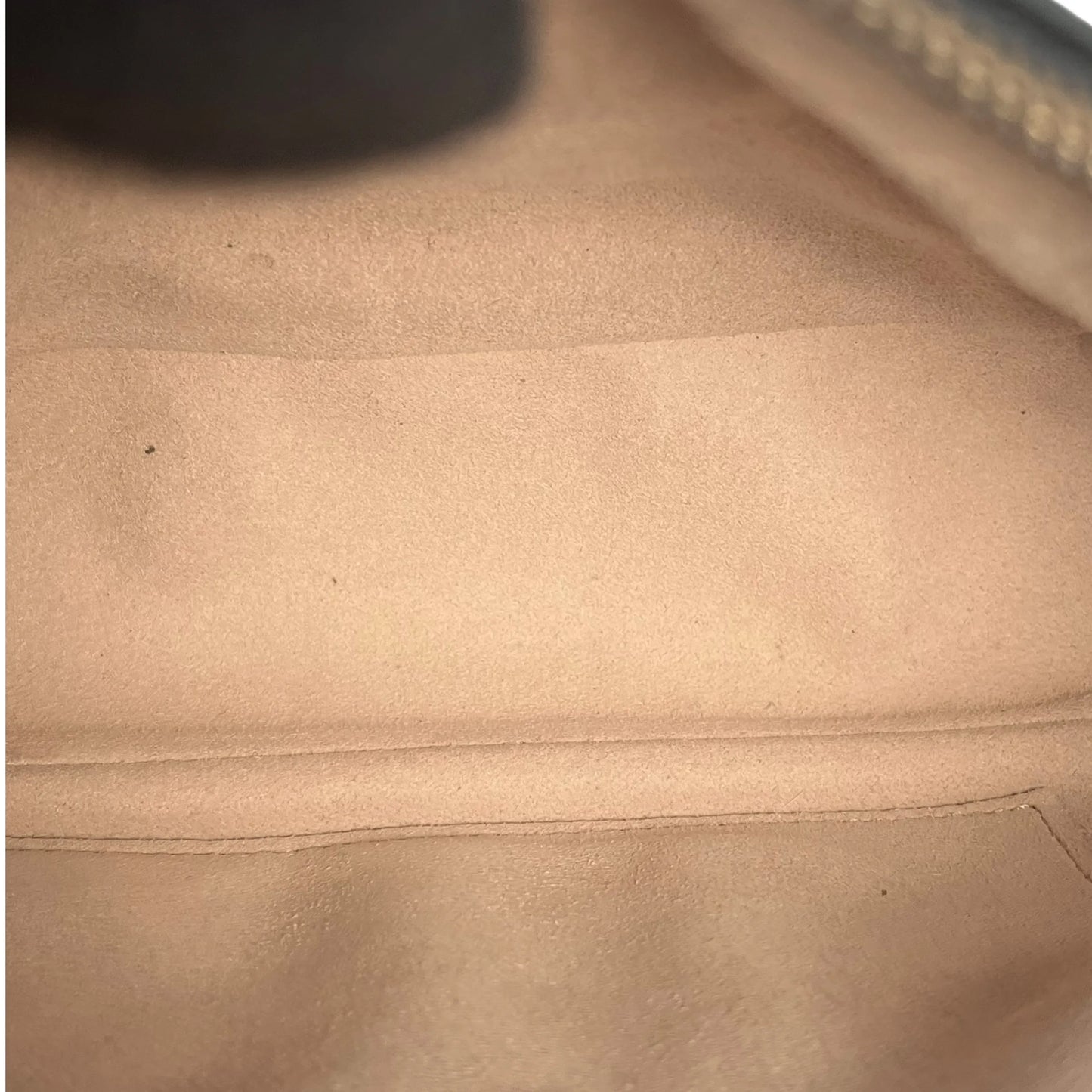 GUCCI GG Marmont Leather Shoulder Bag - Black