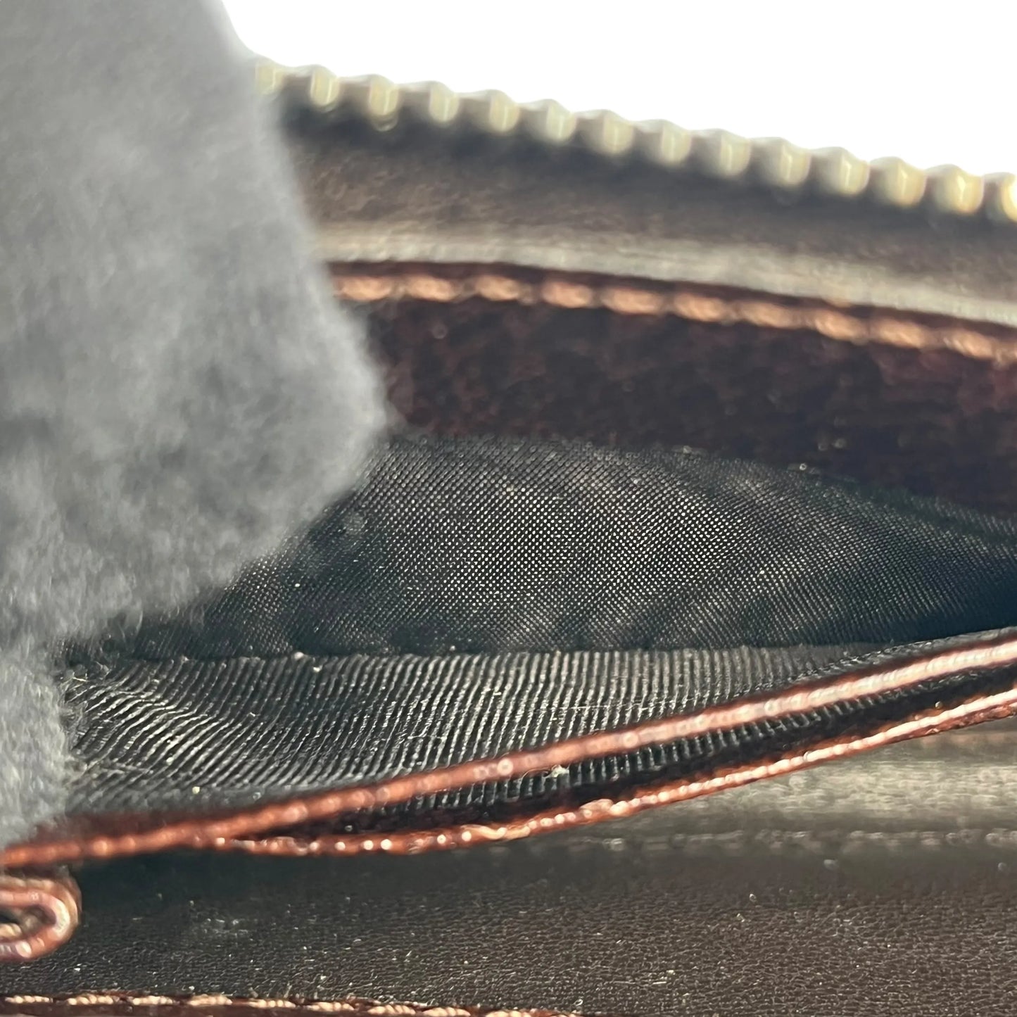 GUCCI Guccissima Round Zipper Long Wallet - Brown
