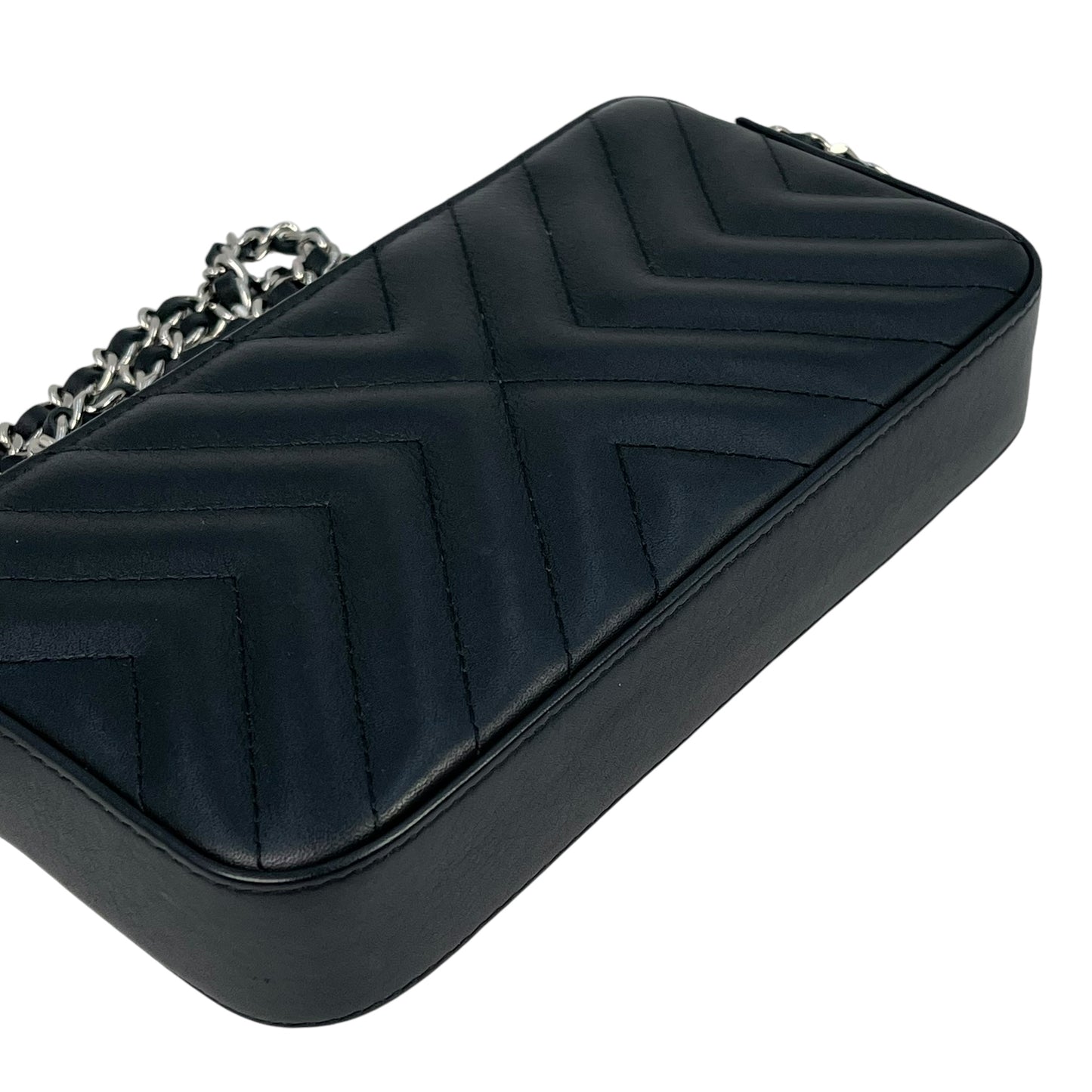 CHANEL Chevron Lambskin Chain Wallet - Black
