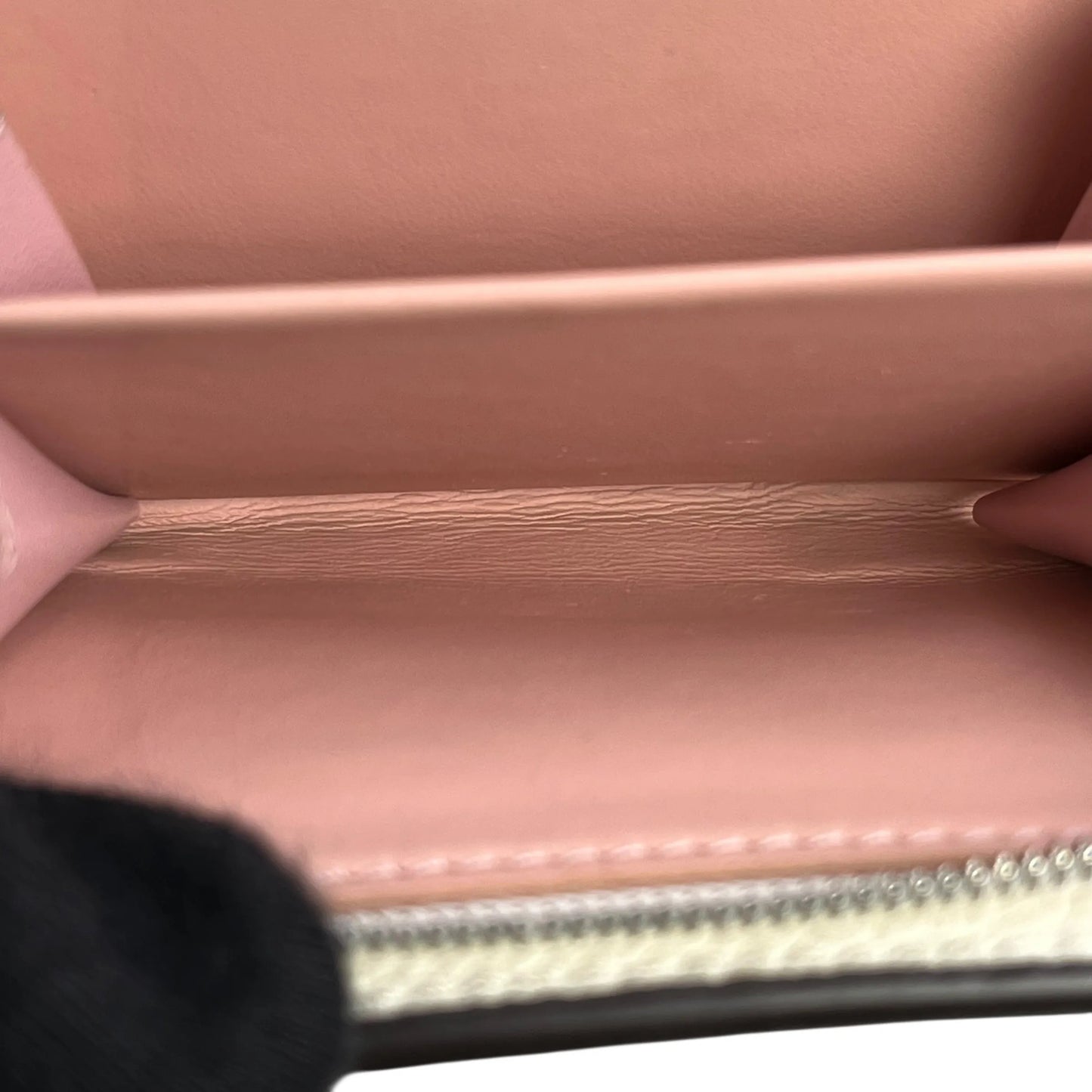 Louis Vuitton Portefeuille Clea Compact Wallet - White