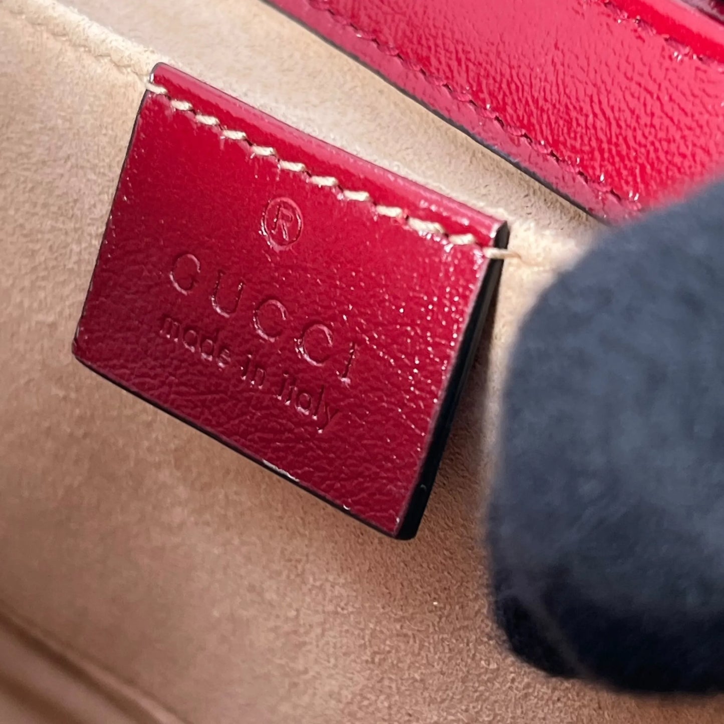 GUCCI GG Marmont Quilted Shoulder Bag - Red