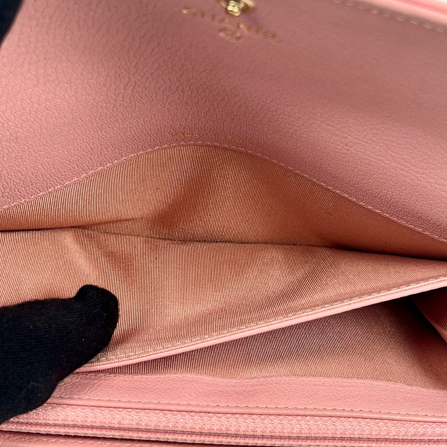 CHANEL Caviar Skin Bi-Fold Long Wallet - Pink