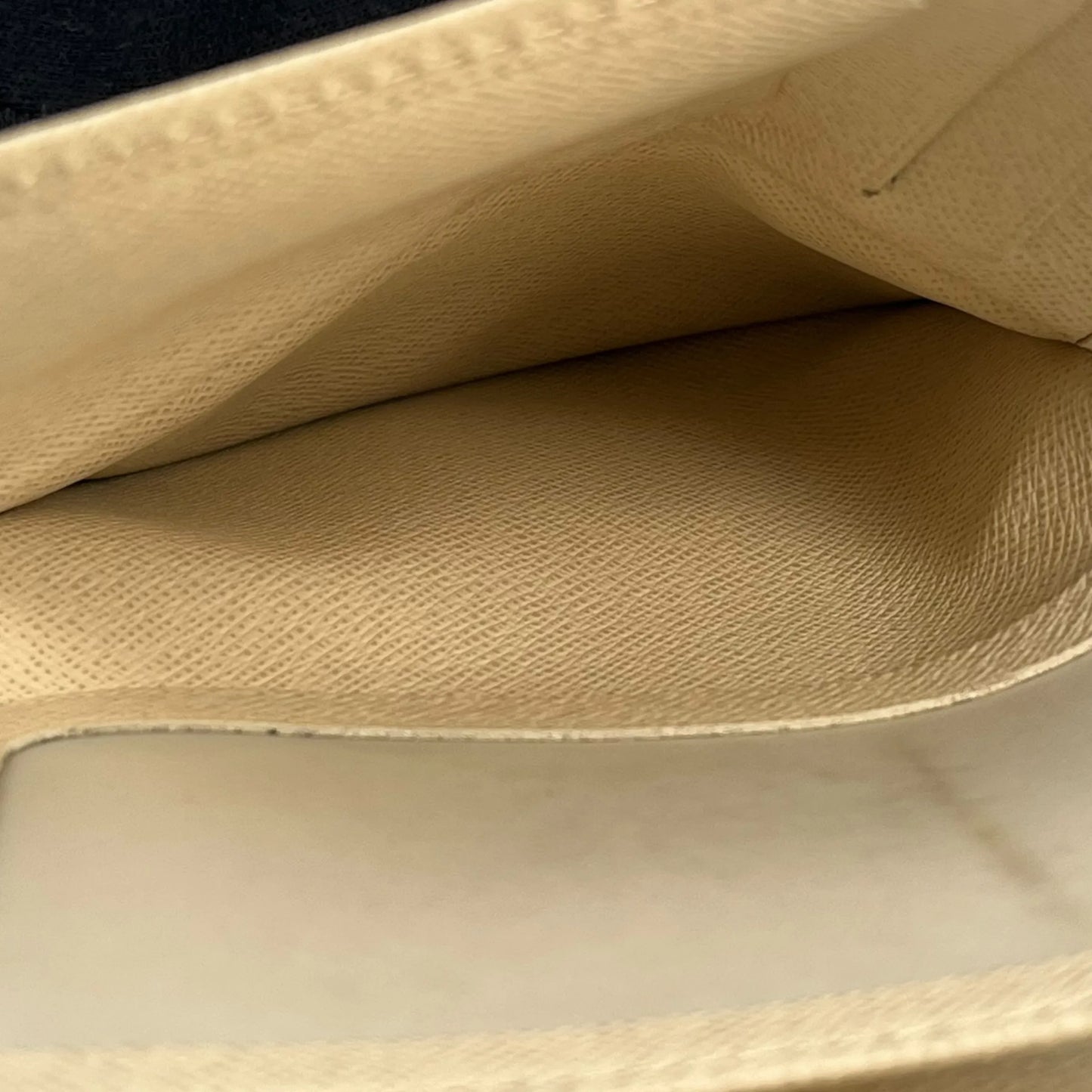 Louis Vuitton Damier Portefeuille Koala Compact Wallet - White