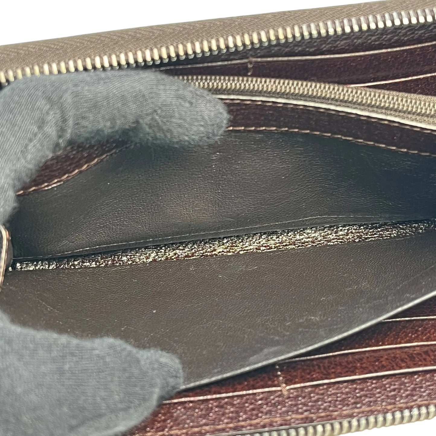 GUCCI Guccissima Round Zipper Long Wallet - Brown