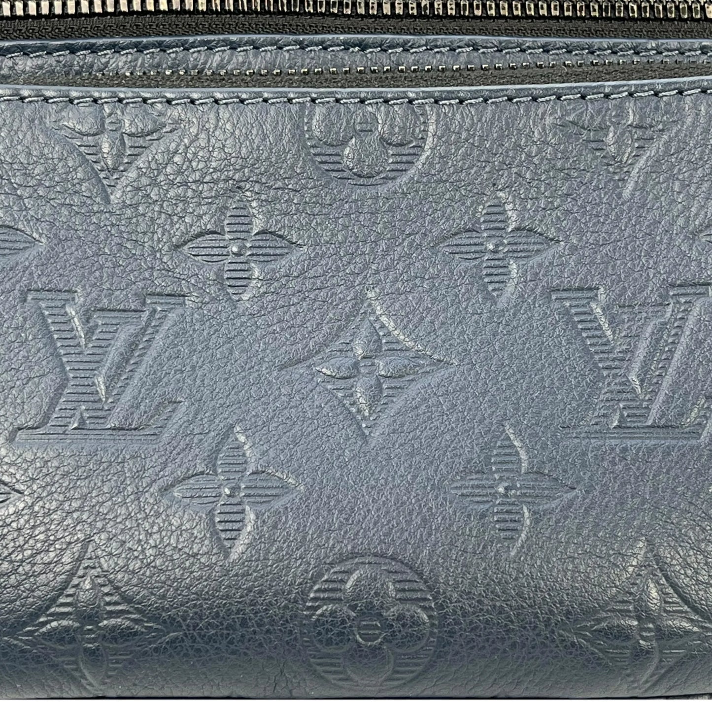 Louis Vuitton Monogram Shadow Discovery Bum Bag Body Bag - Navy