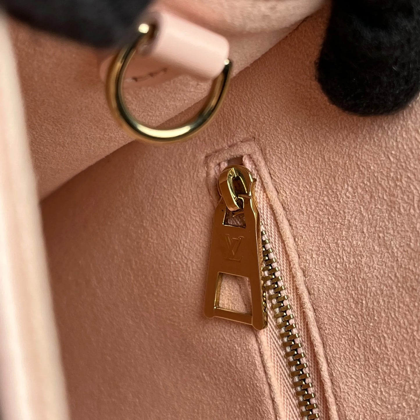 Louis Vuitton On The Go PM Monogram Empreinte - Pink