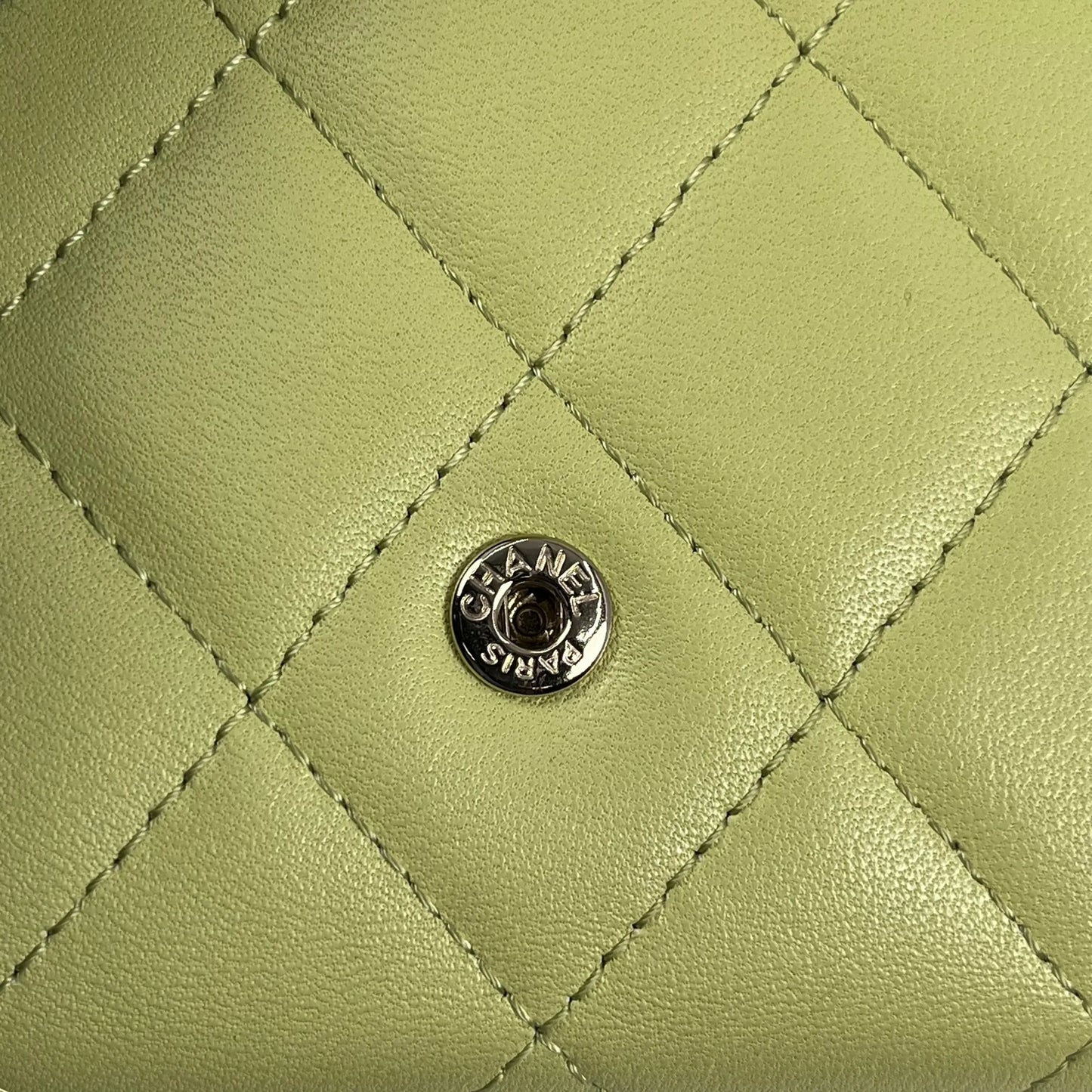 CHANEL Materasse Lambskin Card Case - Lime Yellow