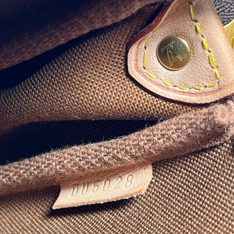 LOUIS VUITTON Eva Clutch Monogram Canvas Shoulder Bag - Brown