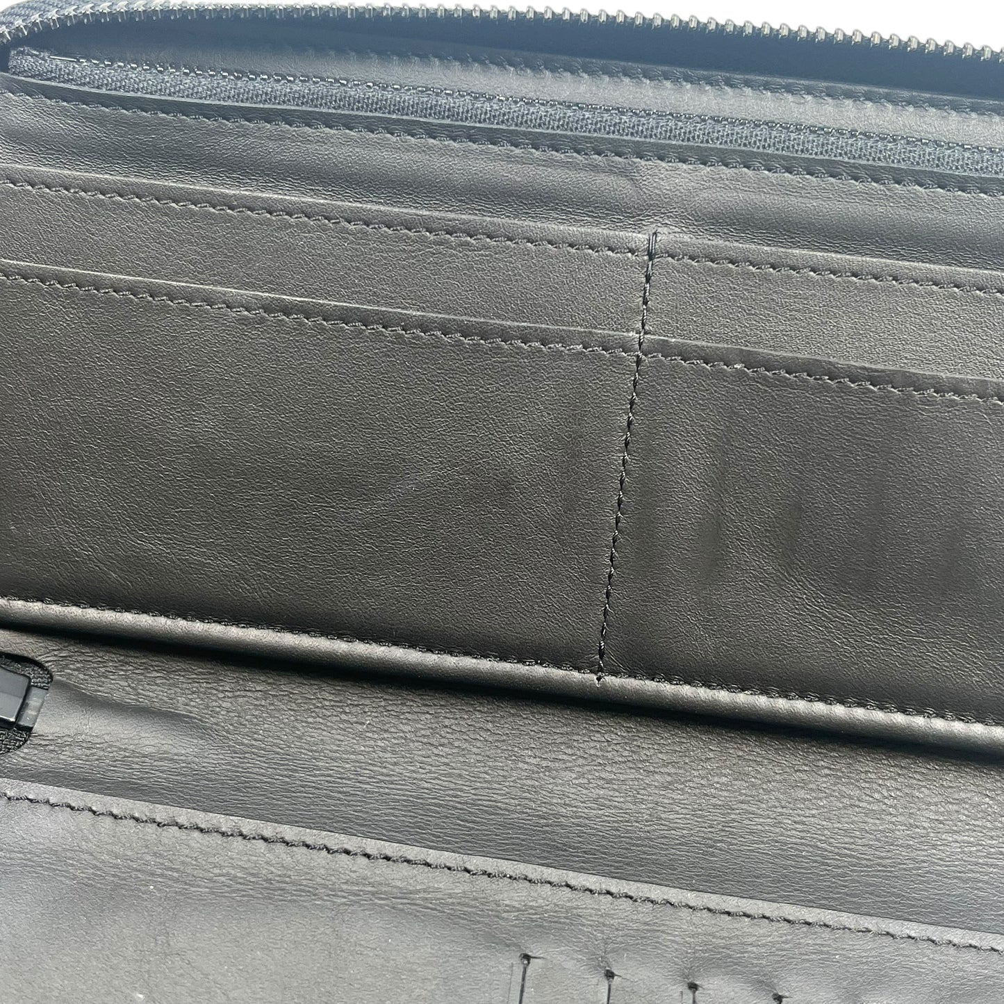 Louis Vuitton Zippy Long Wallet Vertical - Black