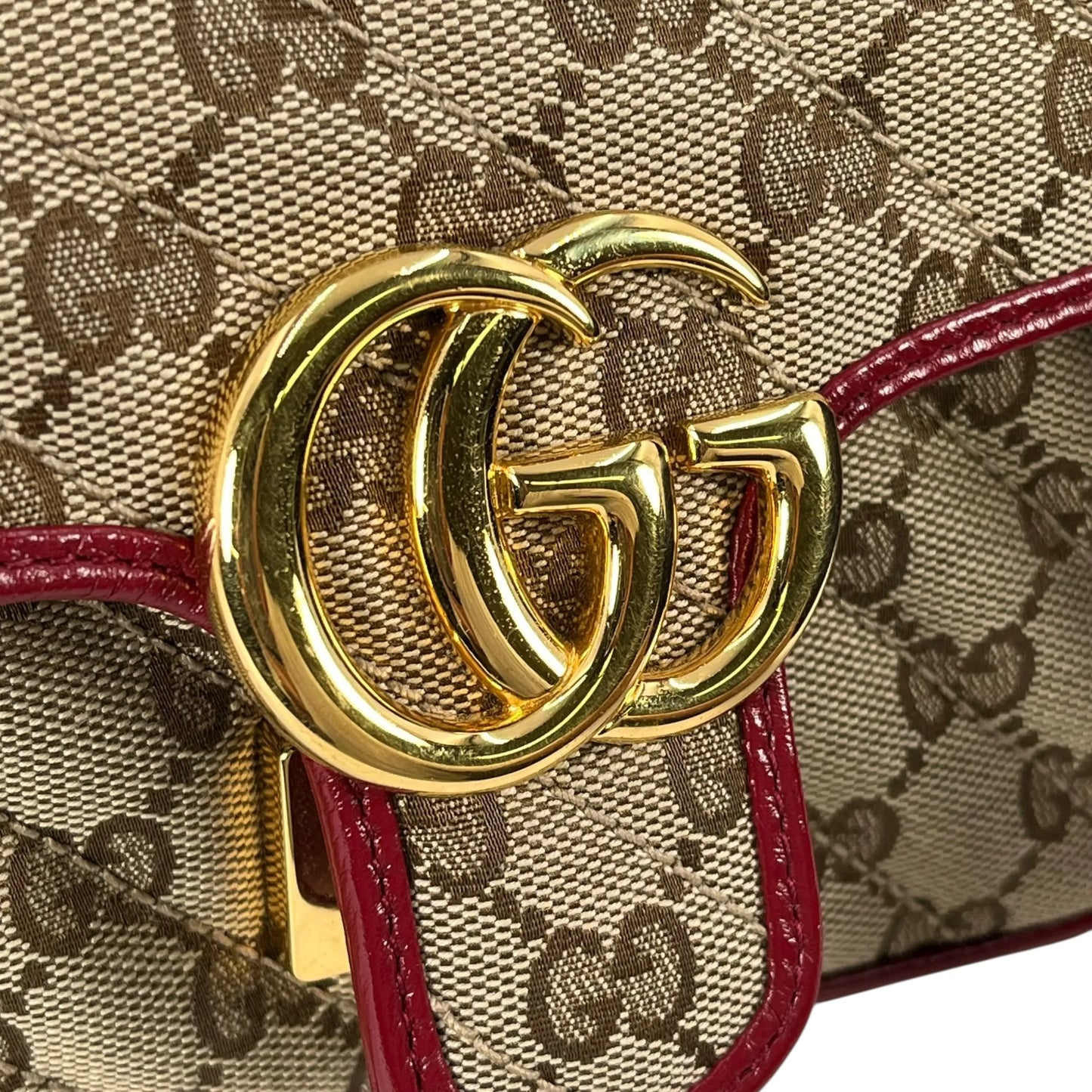 GUCCI GG Marmont Quilted Shoulder Bag - Red