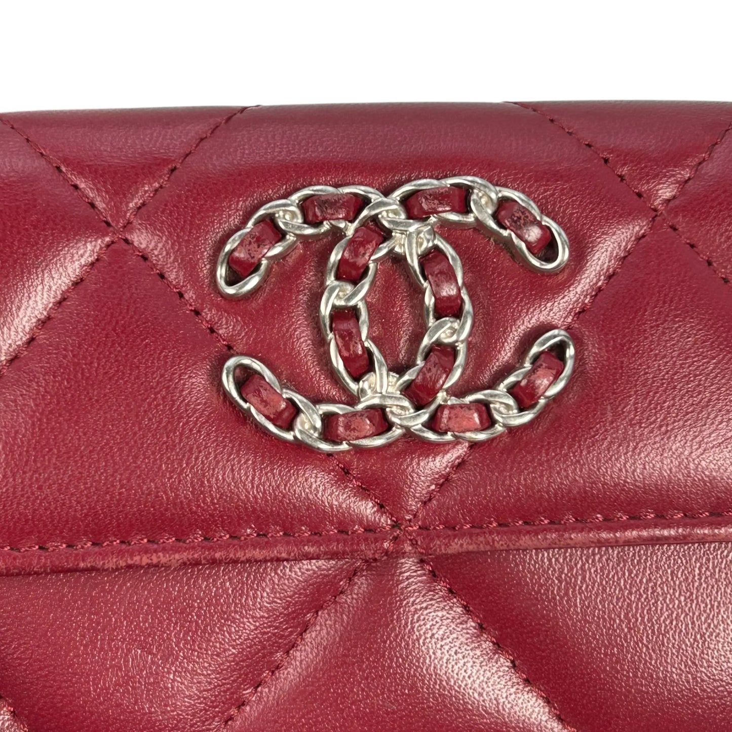 CHANEL Materasse Chanel 19 Compact Wallet - Red