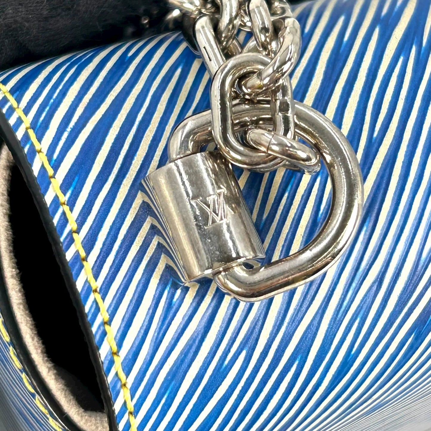 Louis Vuitton Twist MM Epi Leater Light Denim Shoulder Bag - Blue