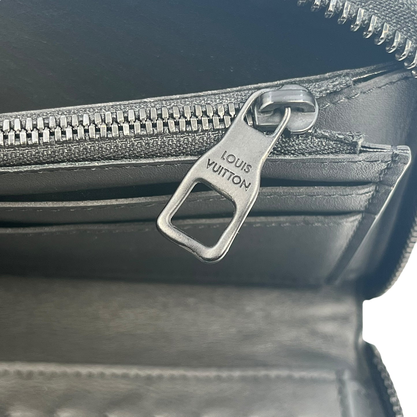 Louis Vuitton Zippy Long Wallet Vertical - Black