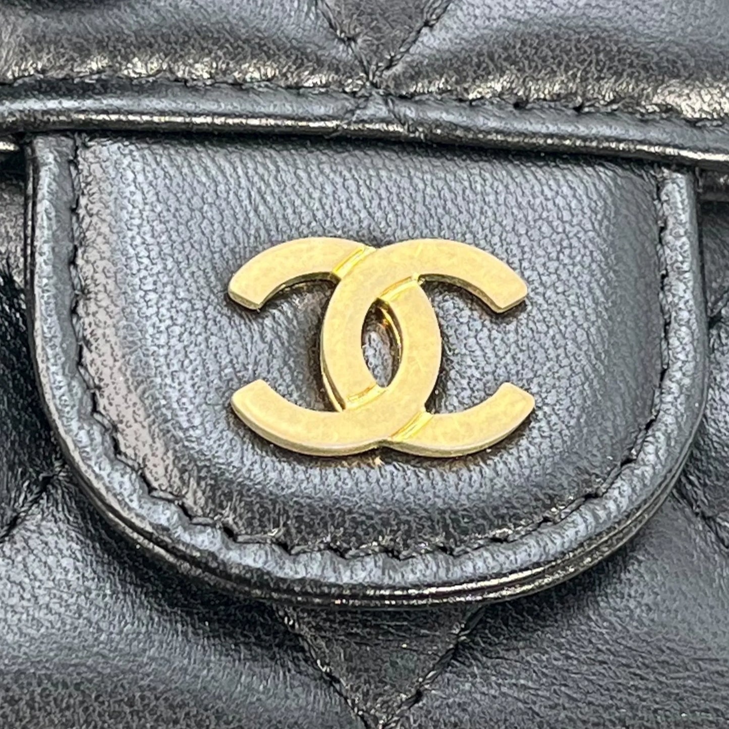 CHANEL Matelasse Classic Flap Compact Wallet Lambskin - Black