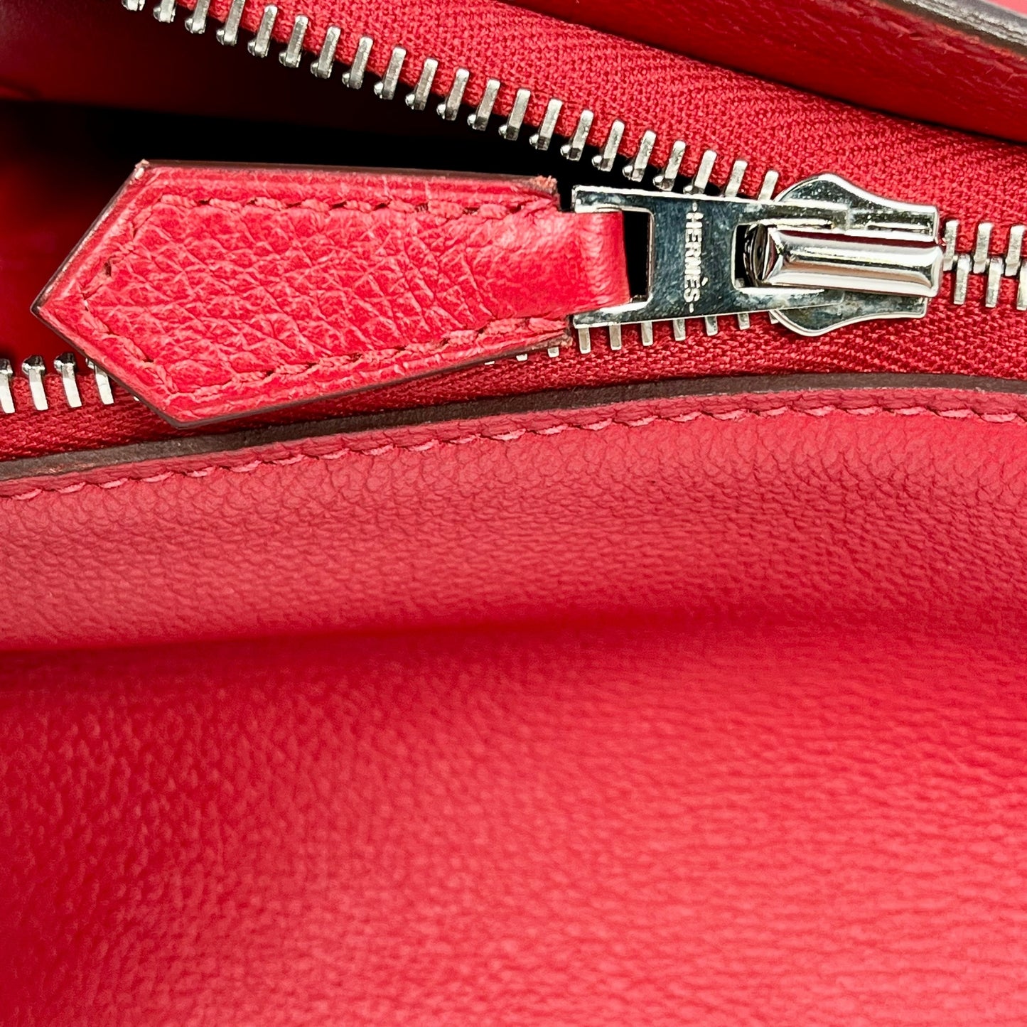 HERMES SacaDos GR24 Rouge Casaque Backpack - Red