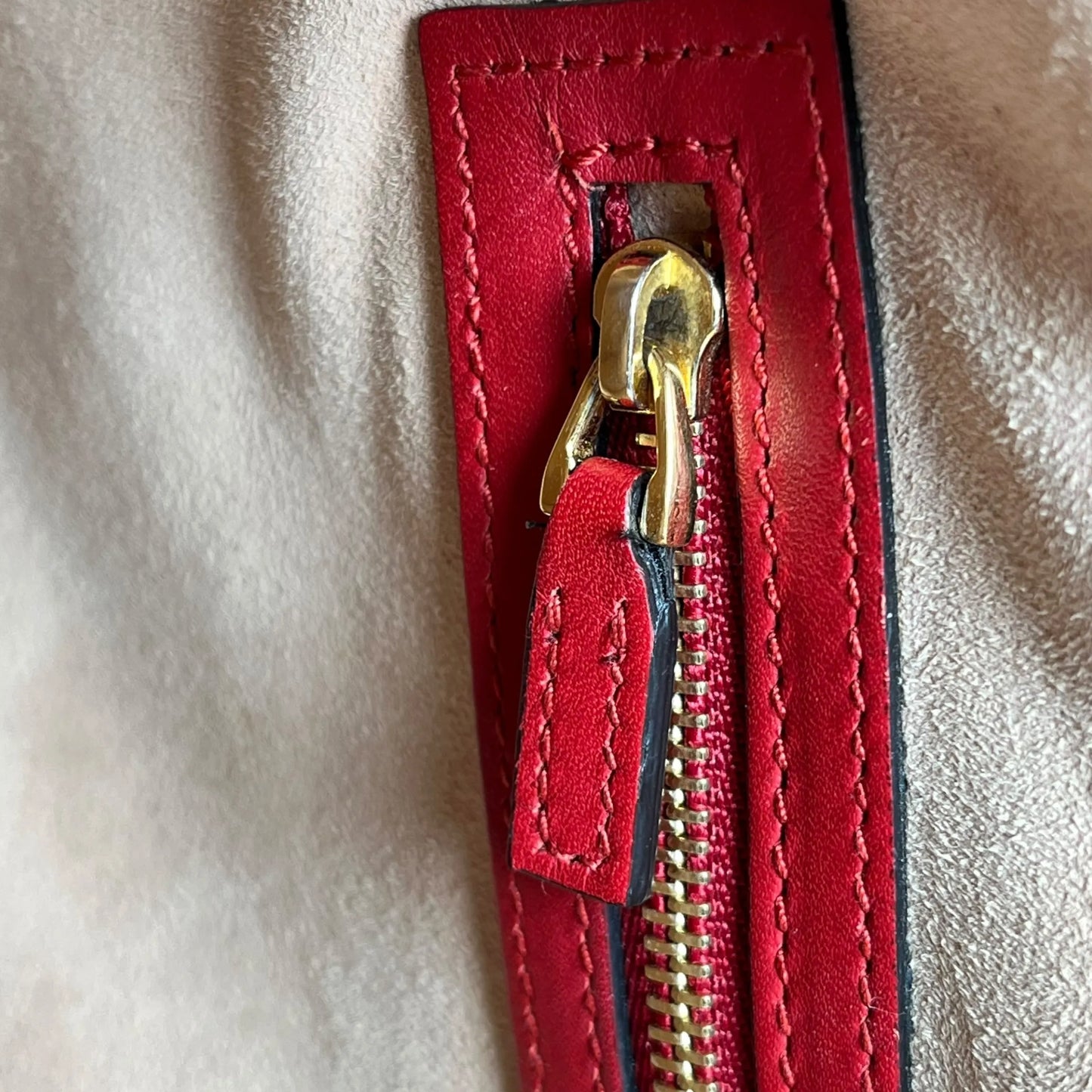 GUCCI GG Blooms GG Supreme Canvas Tote Bag - Red