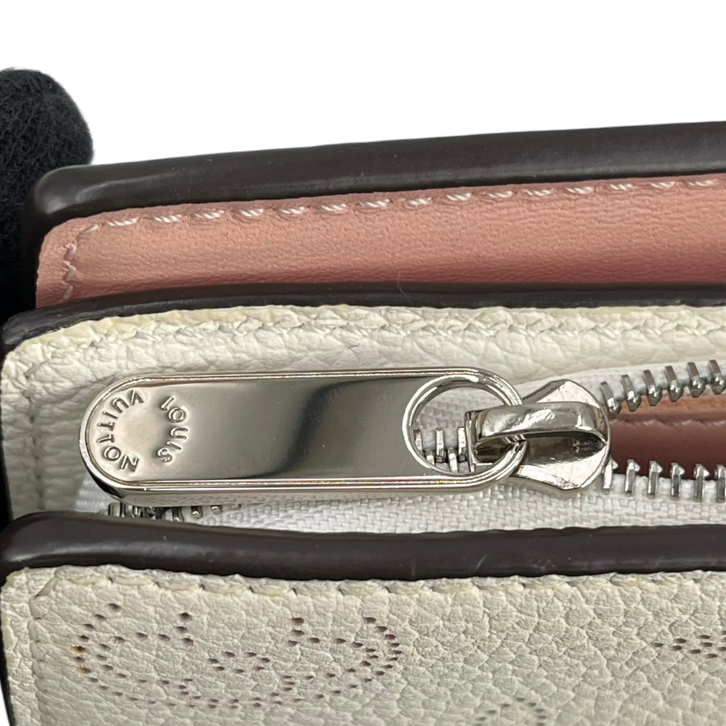 Louis Vuitton Portefeuille Clea Compact Wallet - White