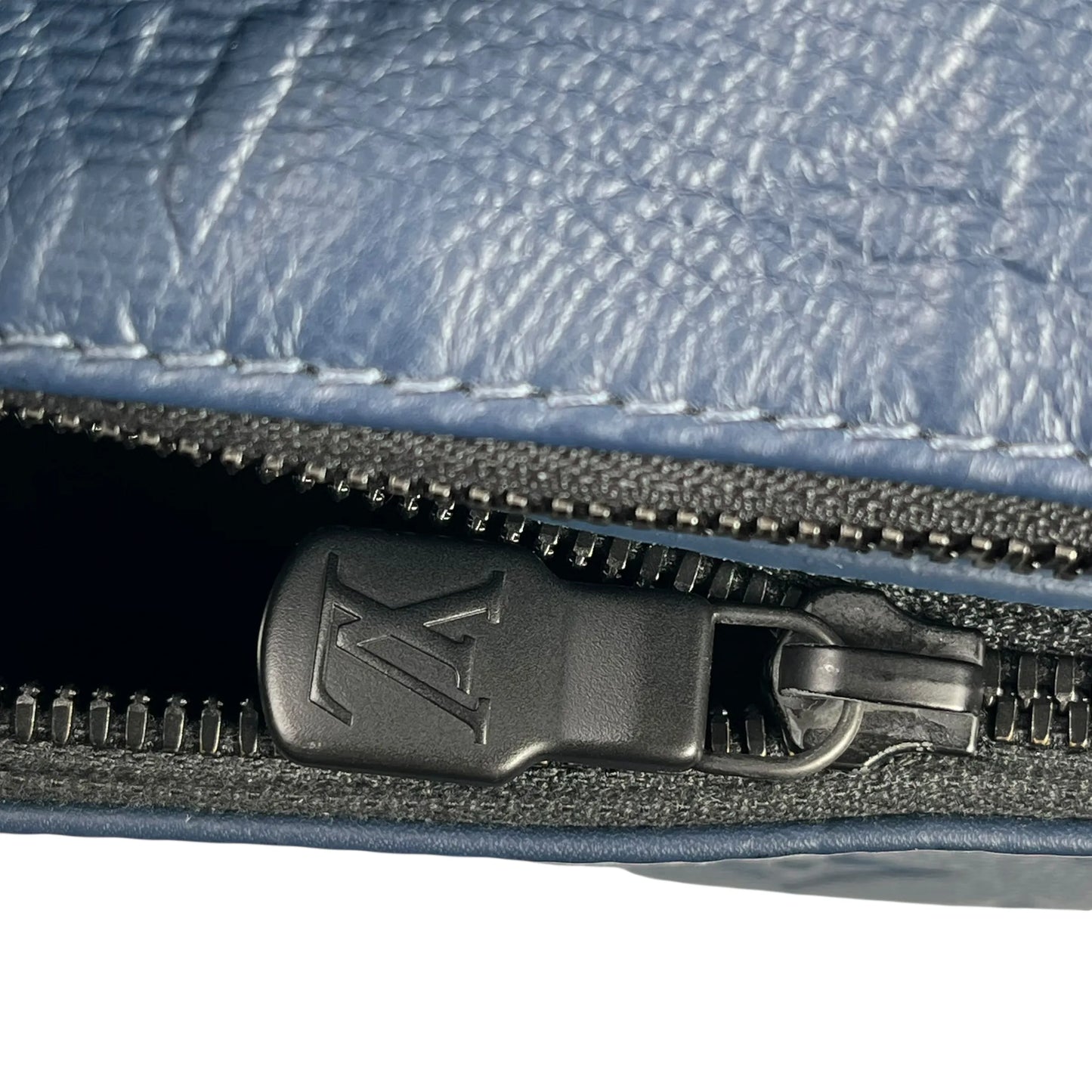 Louis Vuitton Monogram Shadow Discovery Bum Bag Body Bag - Navy