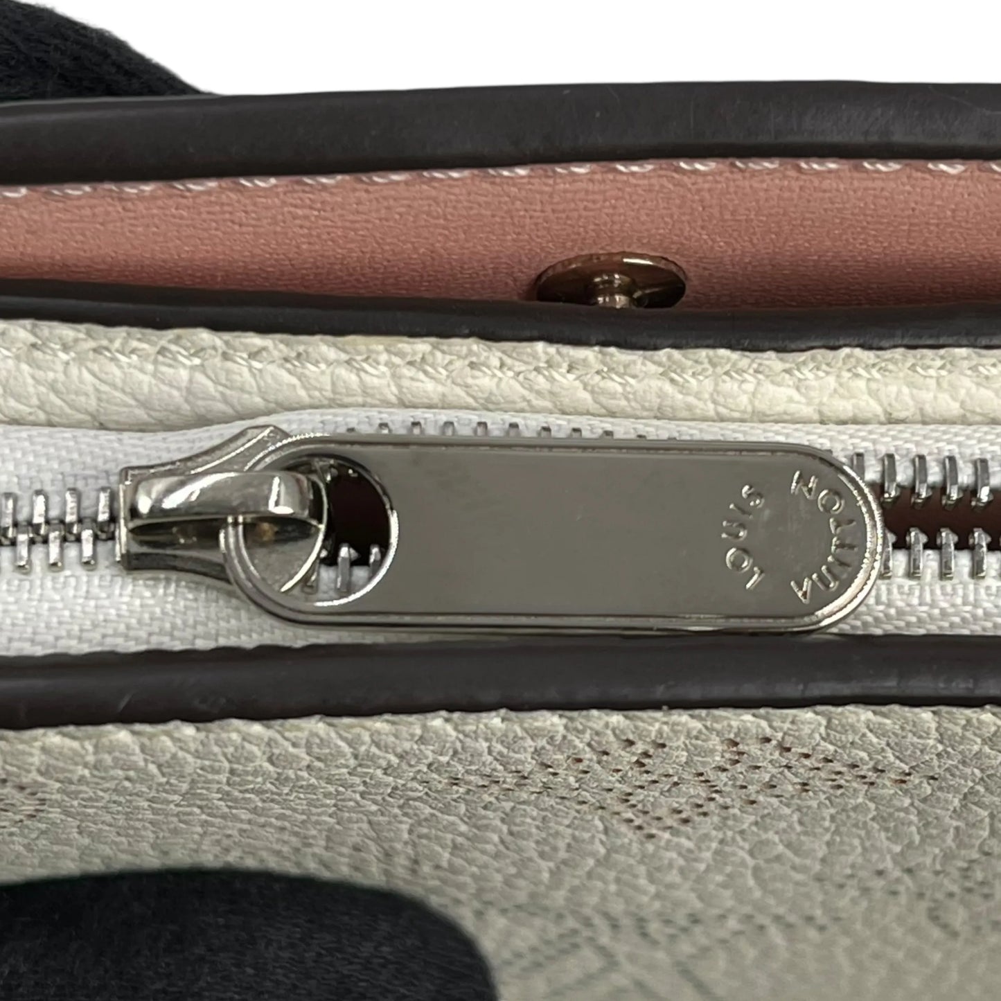 Louis Vuitton Portefeuille Clea Compact Wallet - White