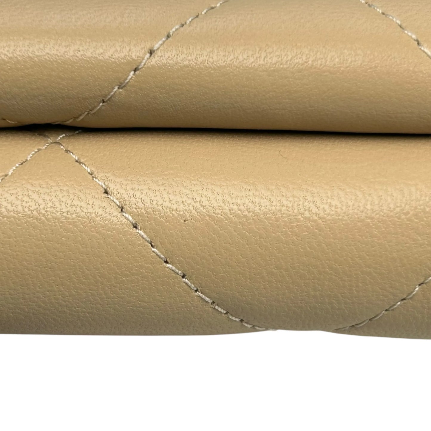 CHANEL Materasse Chanel 19 Compact Wallet - Beige