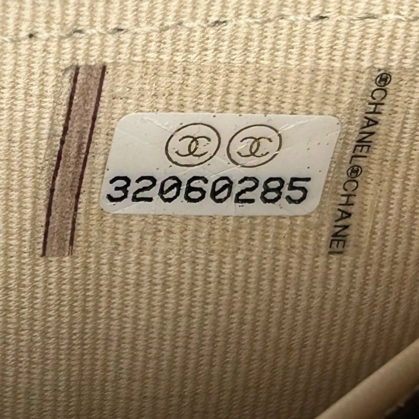 CHANEL Materasse Chanel 19 Compact Wallet - Beige