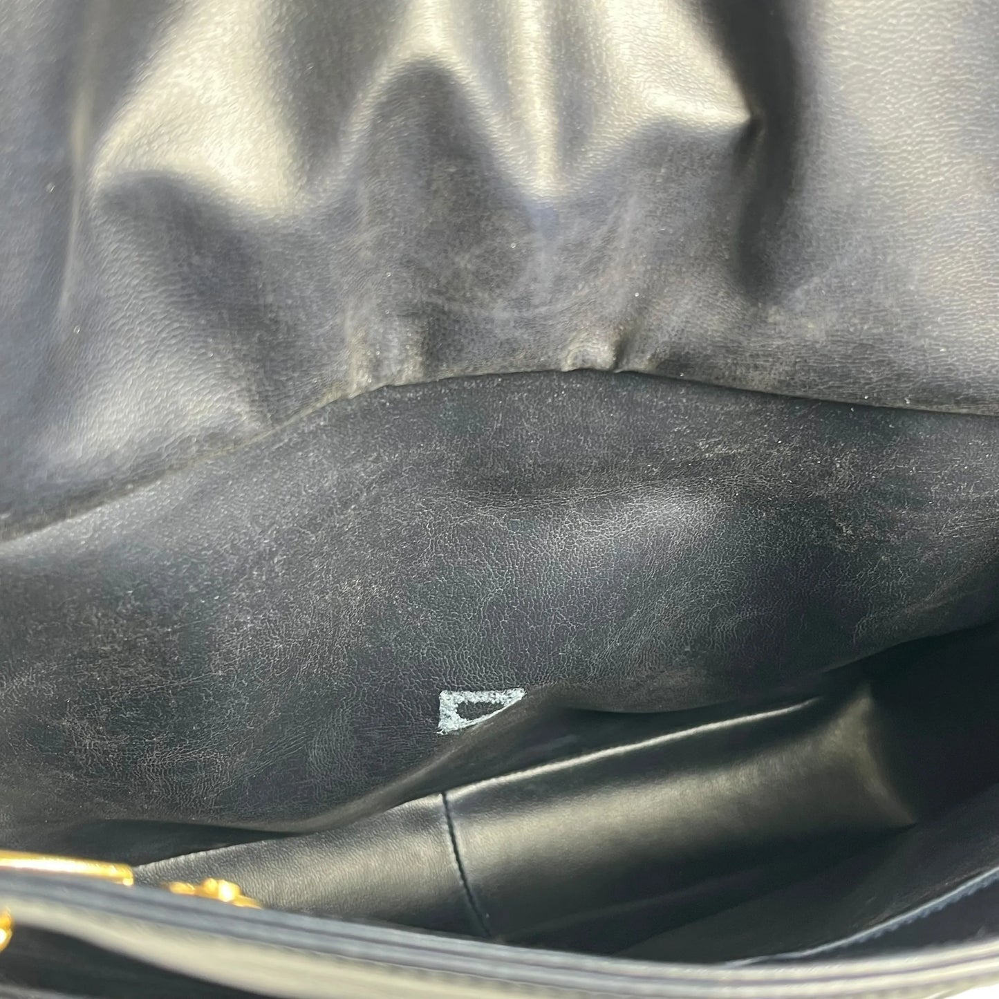 CHANEL CC Logo Lambskin Chain Shoulder Bag - Black