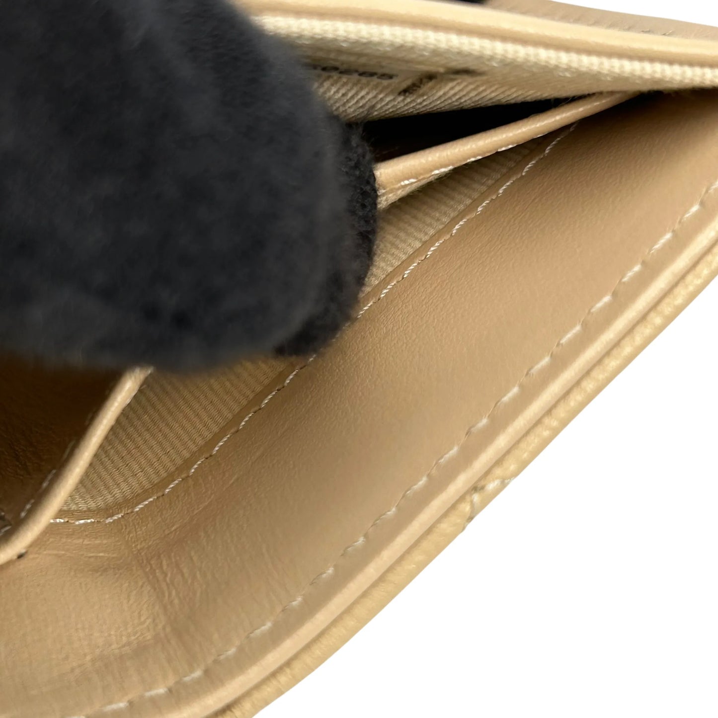 CHANEL Materasse Chanel 19 Compact Wallet - Beige