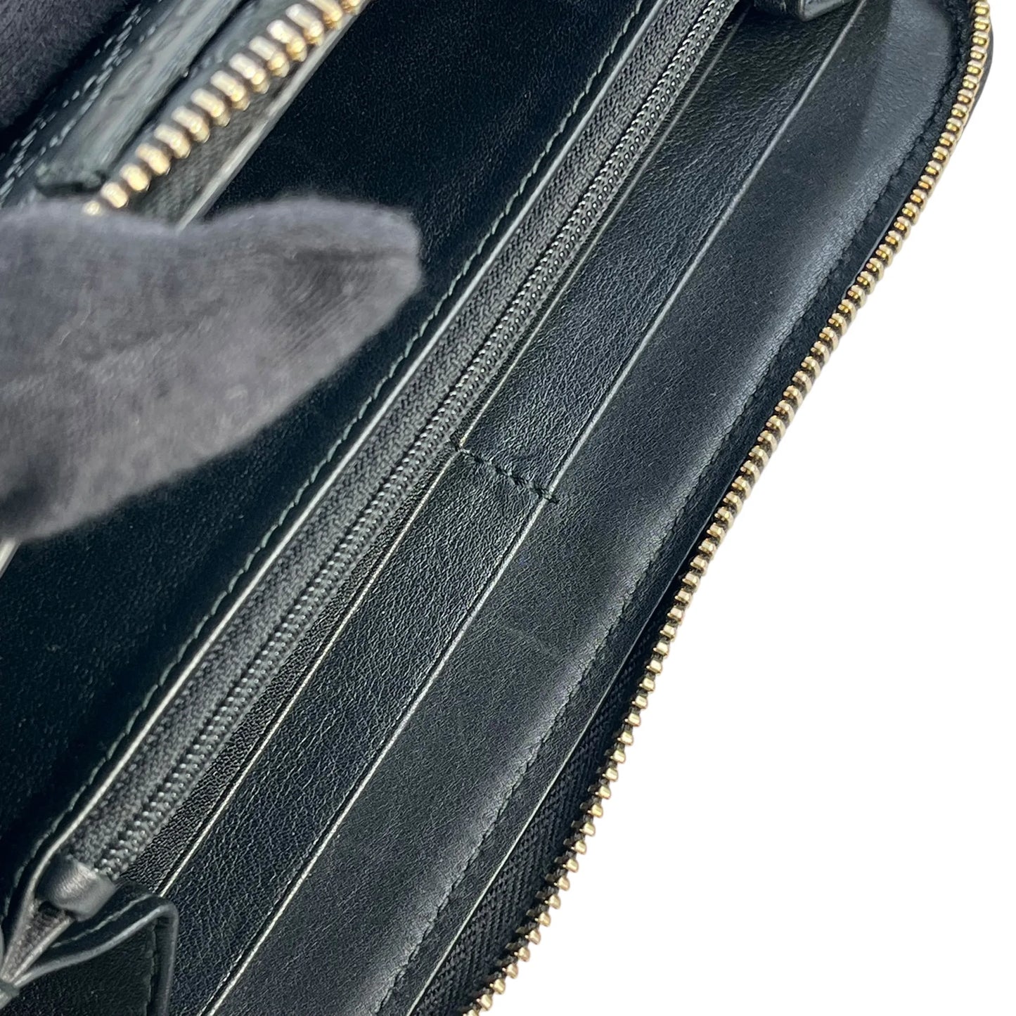GUCCI Microguccissima Round Zip Long Wallet - Black